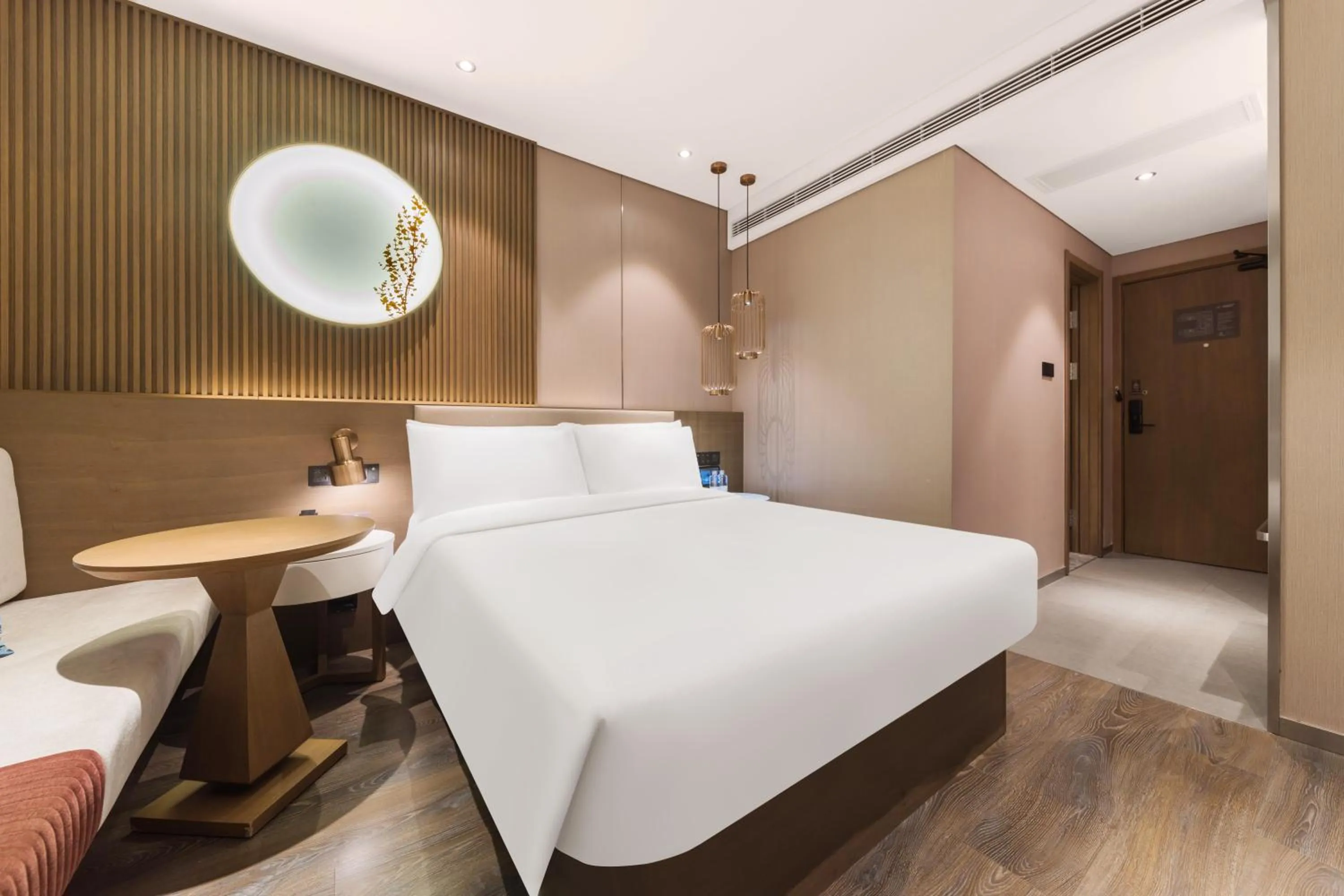 Photo of the whole room, Bed in Crystal Orange Hotel Shanghai The Bund Yu Garden