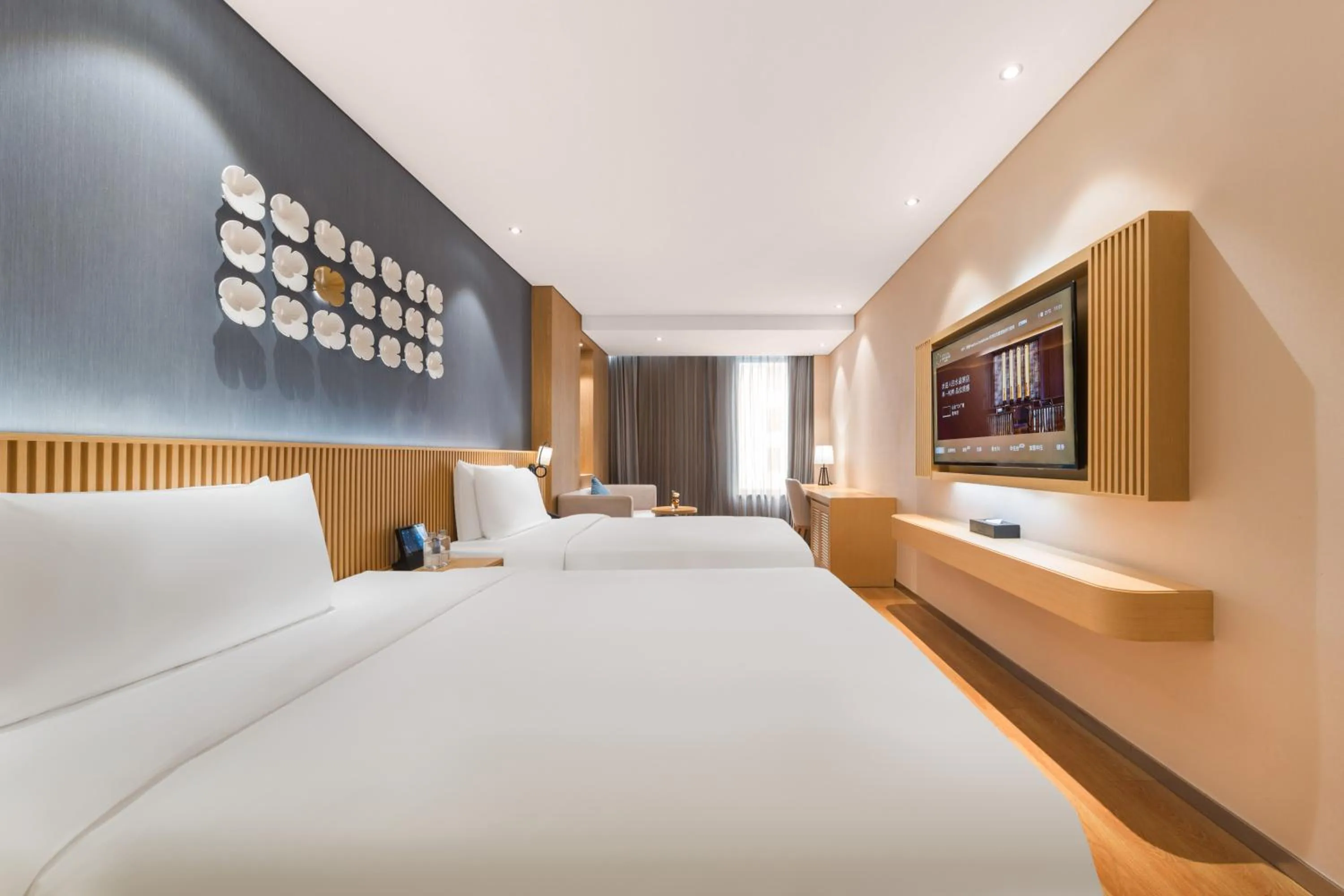Photo of the whole room, Bed in Crystal Orange Hotel Shanghai The Bund Yu Garden