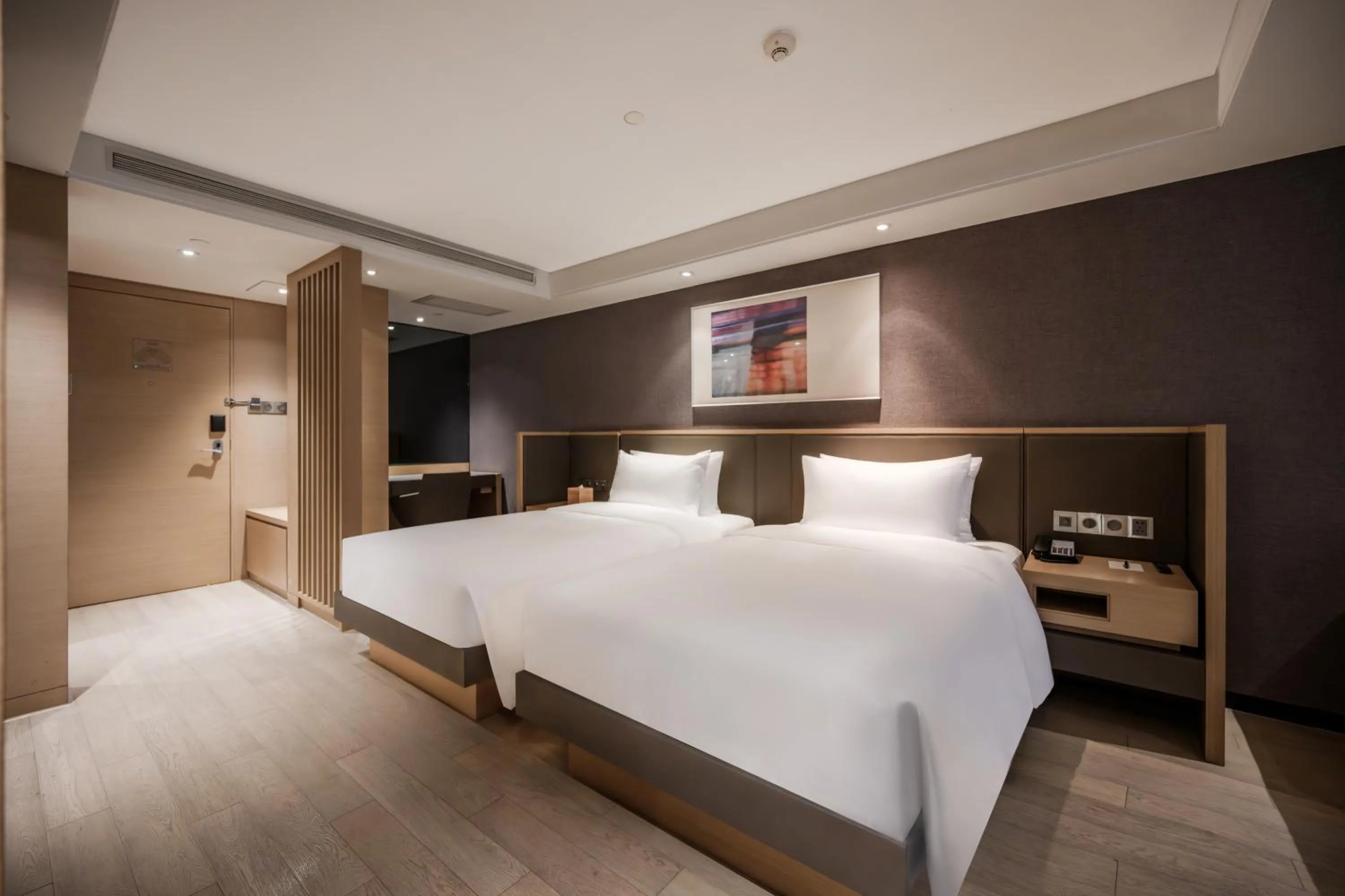 Bed in Grand Metropark Hotel Shanghai Pudong