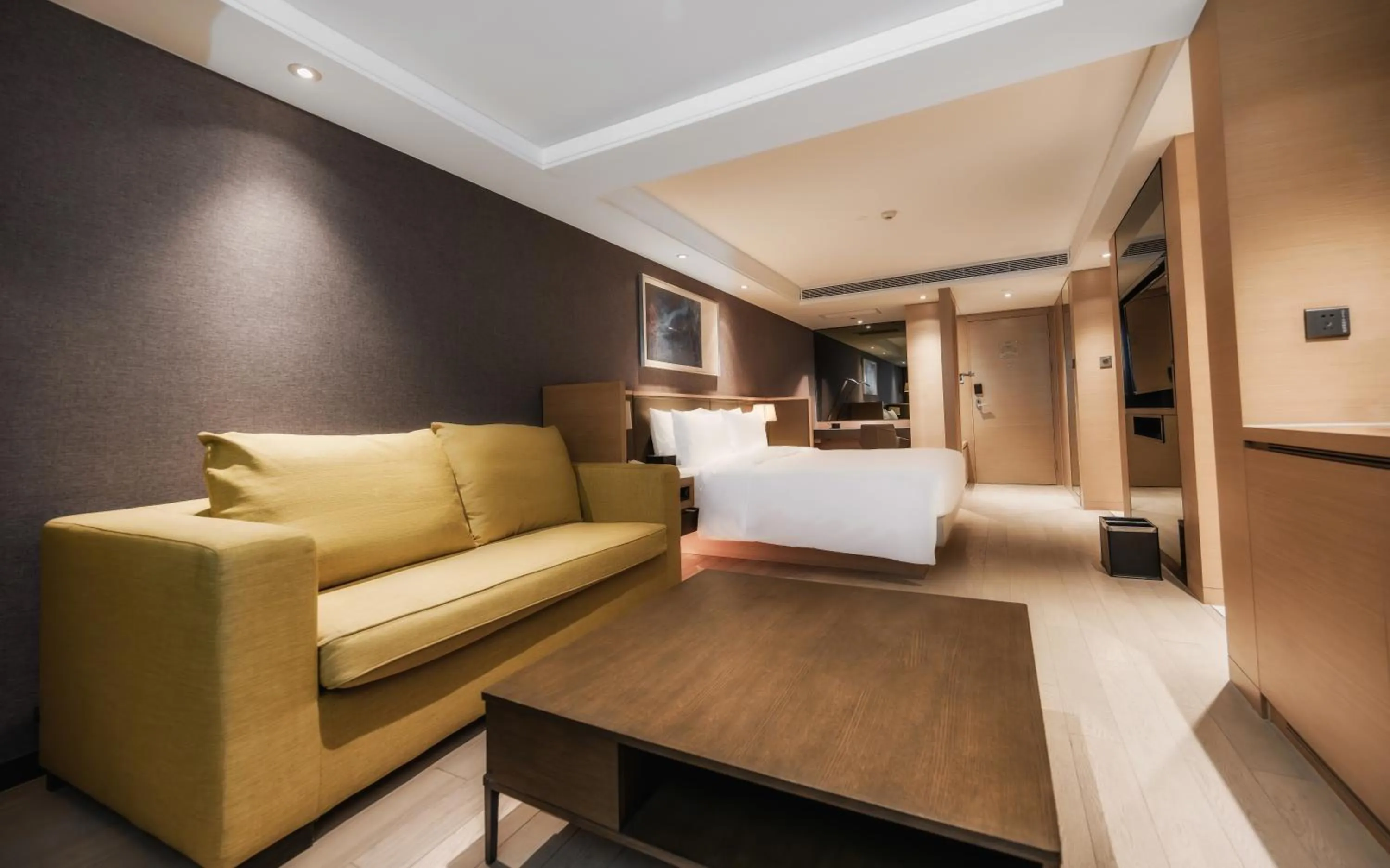 Bedroom, Bed in Grand Metropark Hotel Shanghai Pudong