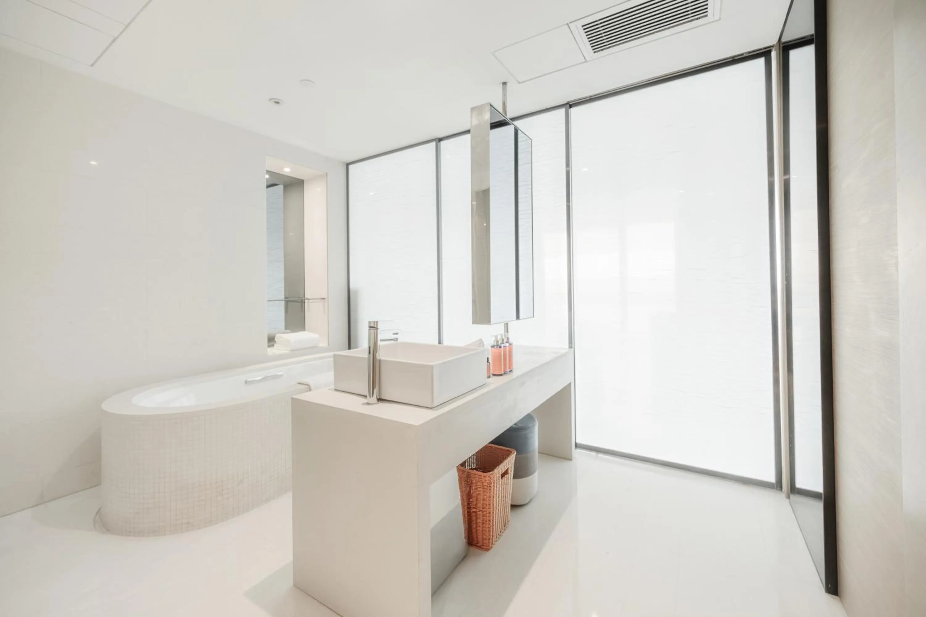 Bed in Grand Metropark Hotel Shanghai Pudong