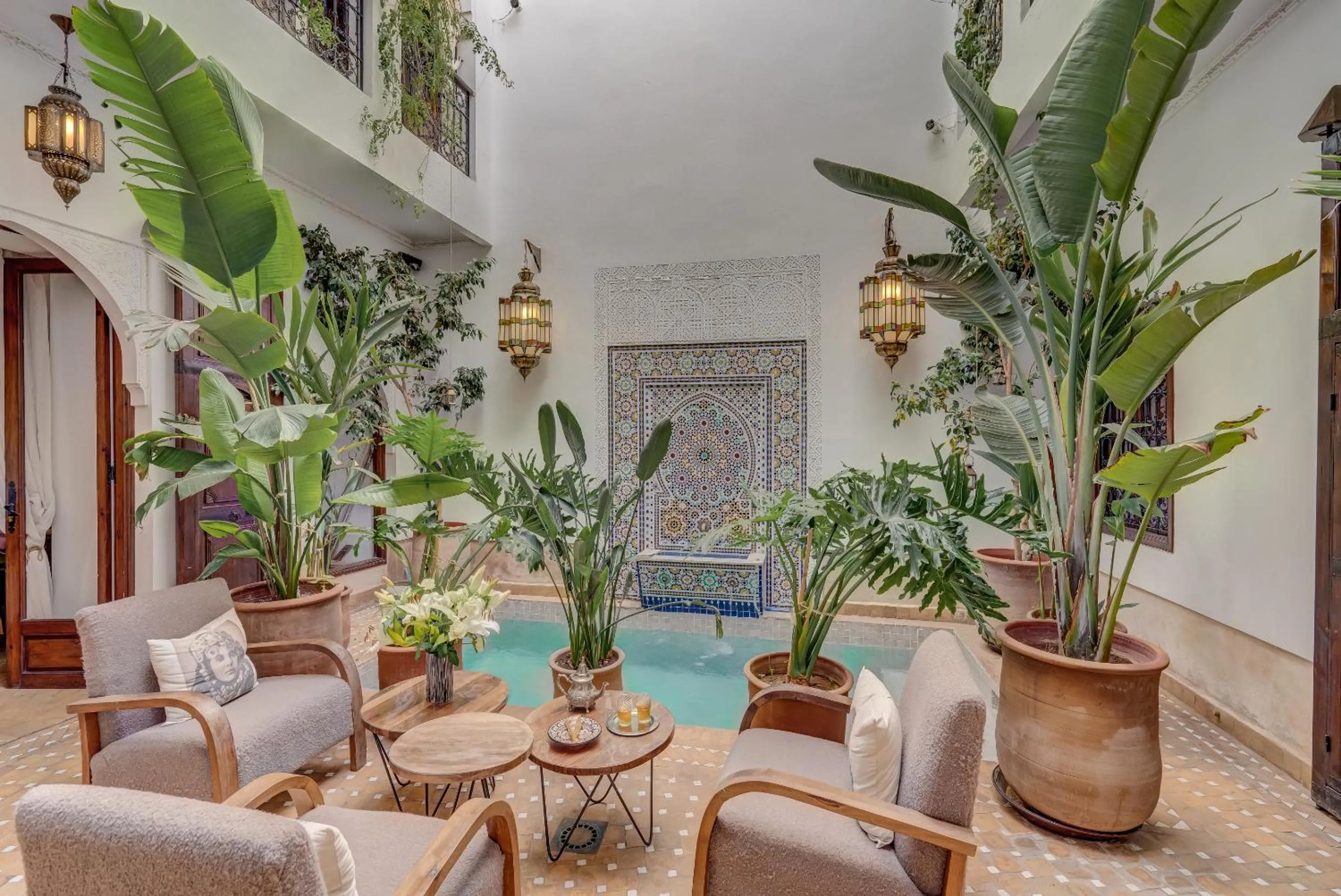 Swimming pool in Riad Clefs d'Orient