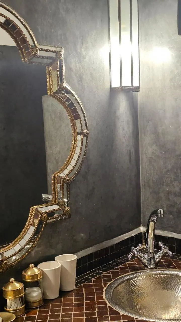 Bathroom in Riad Clefs d'Orient
