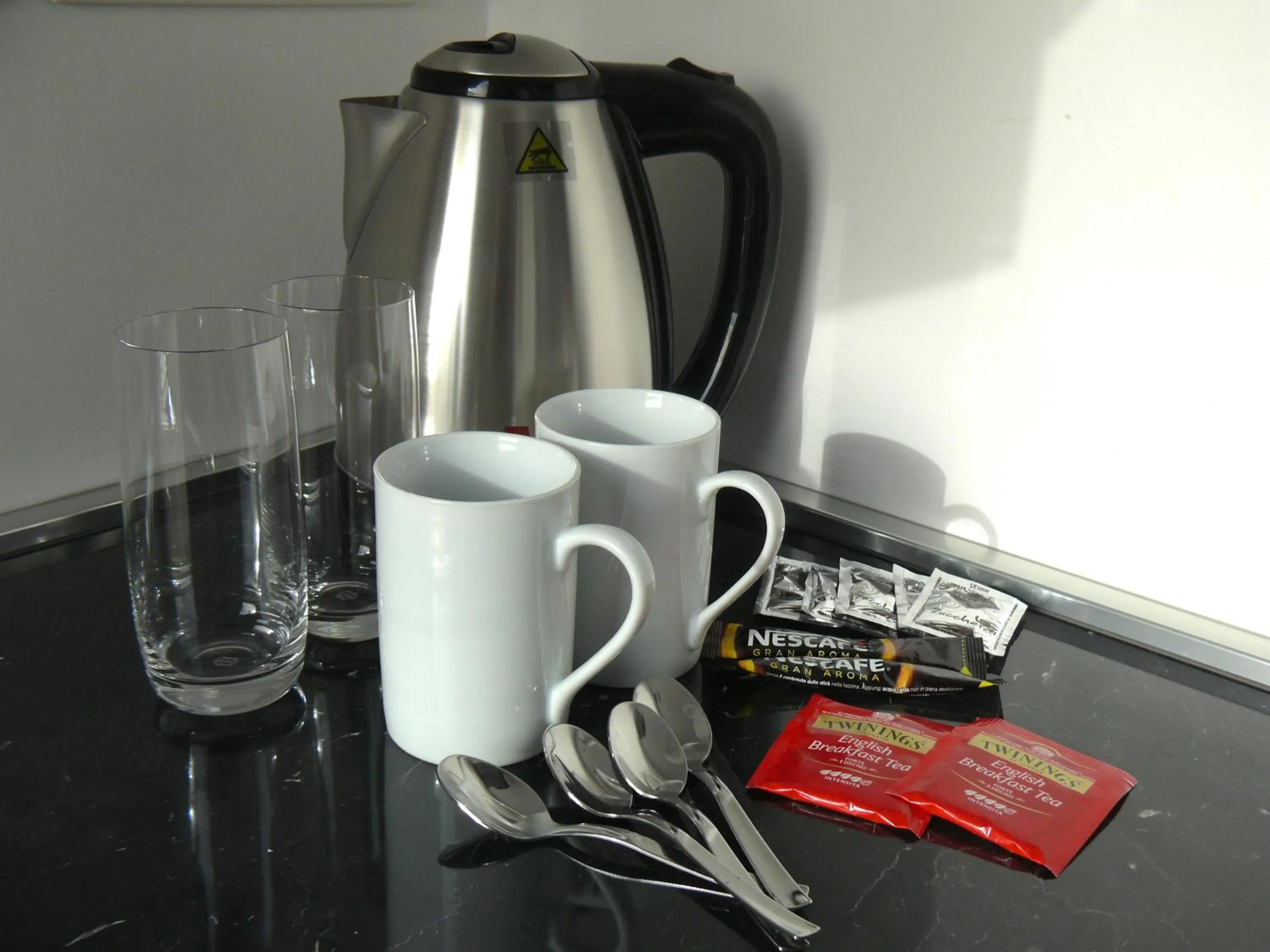 Coffee/tea facilities in Aiello Suites Milan