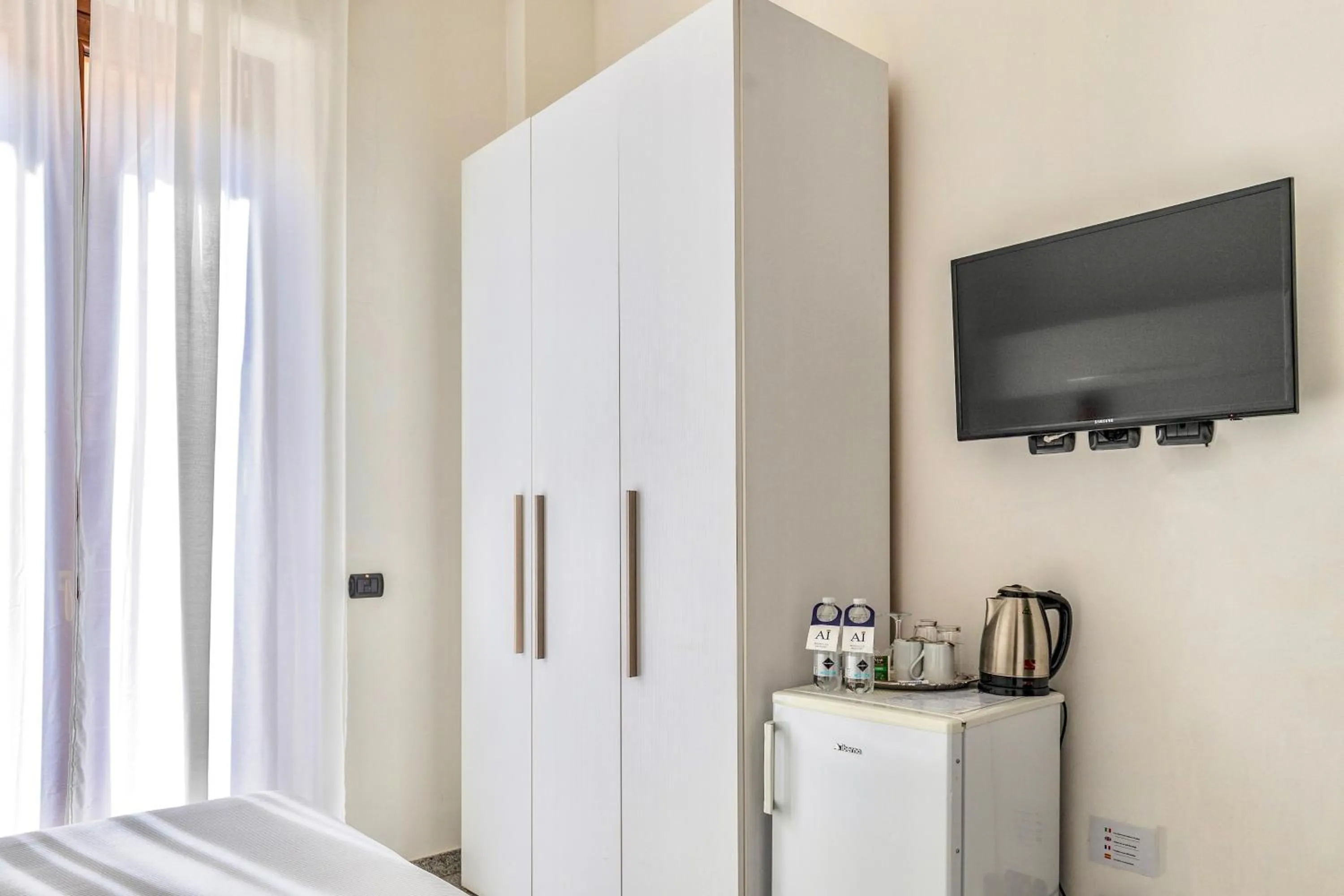 TV and multimedia, Bed in Aiello Suites Milan