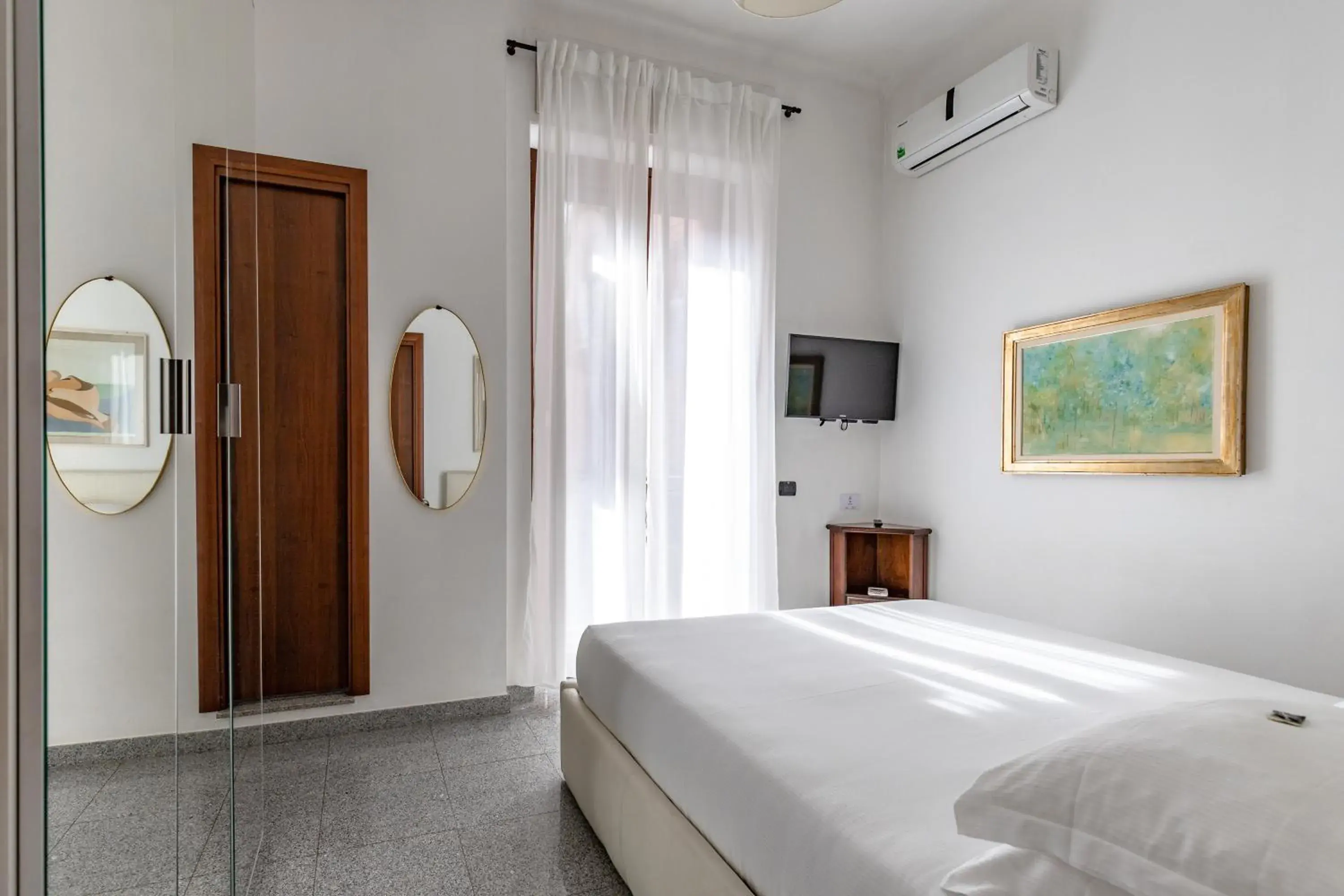 Double Room with Balcony in Aiello Suites Milan Double Room with Balcony in Aiello Suites Milan