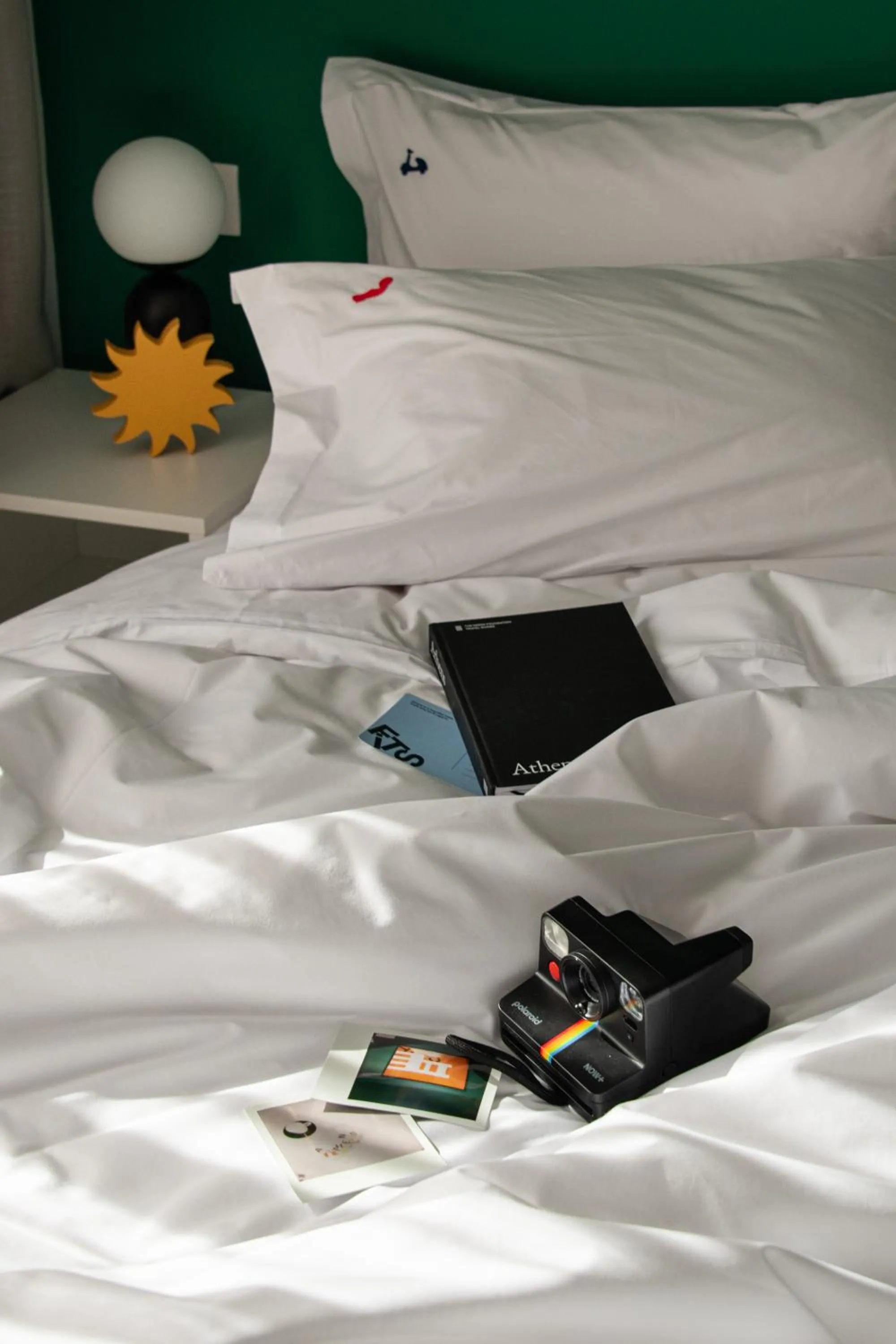 Bedroom, Bed in Fits Living