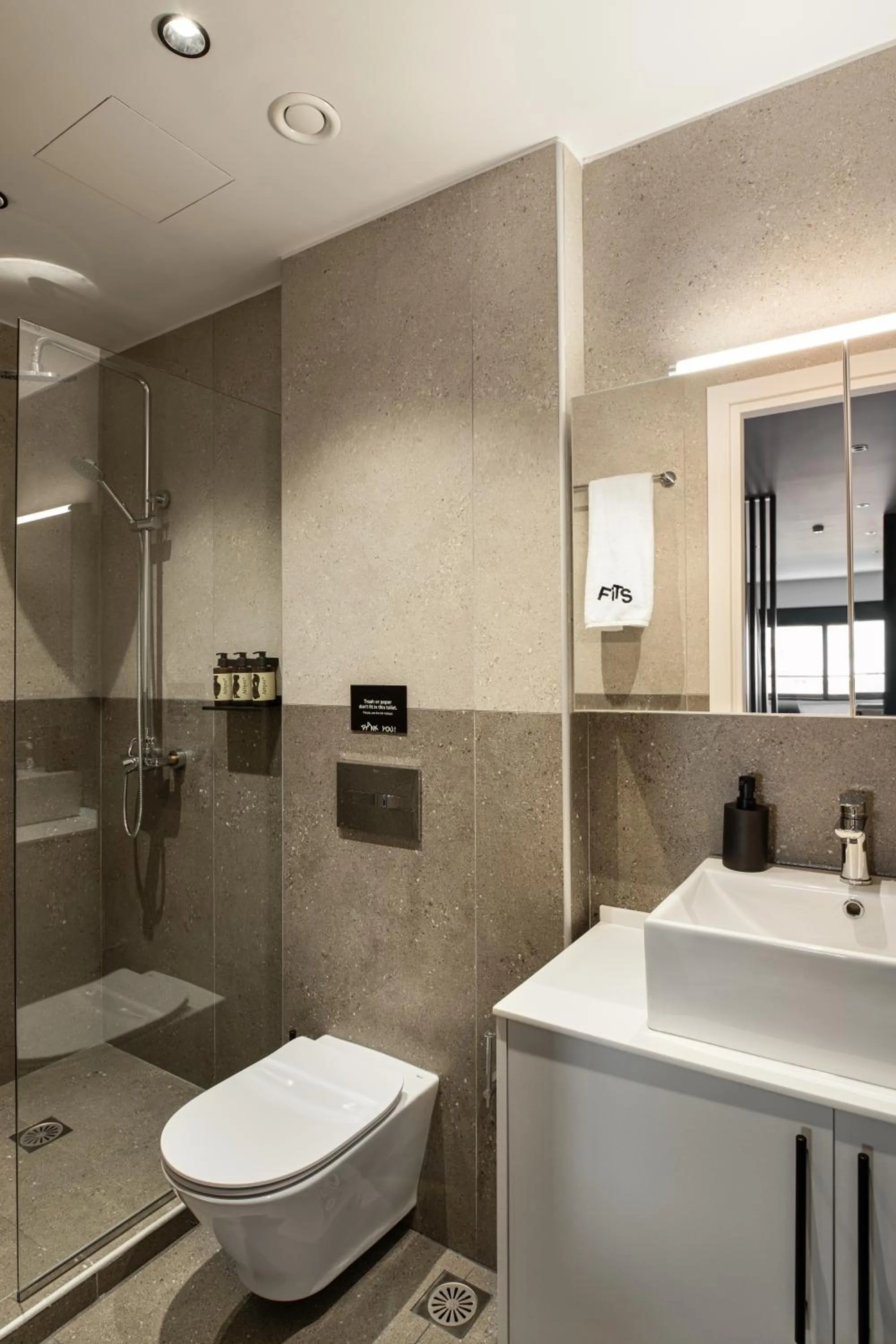 Shower in Fits Living