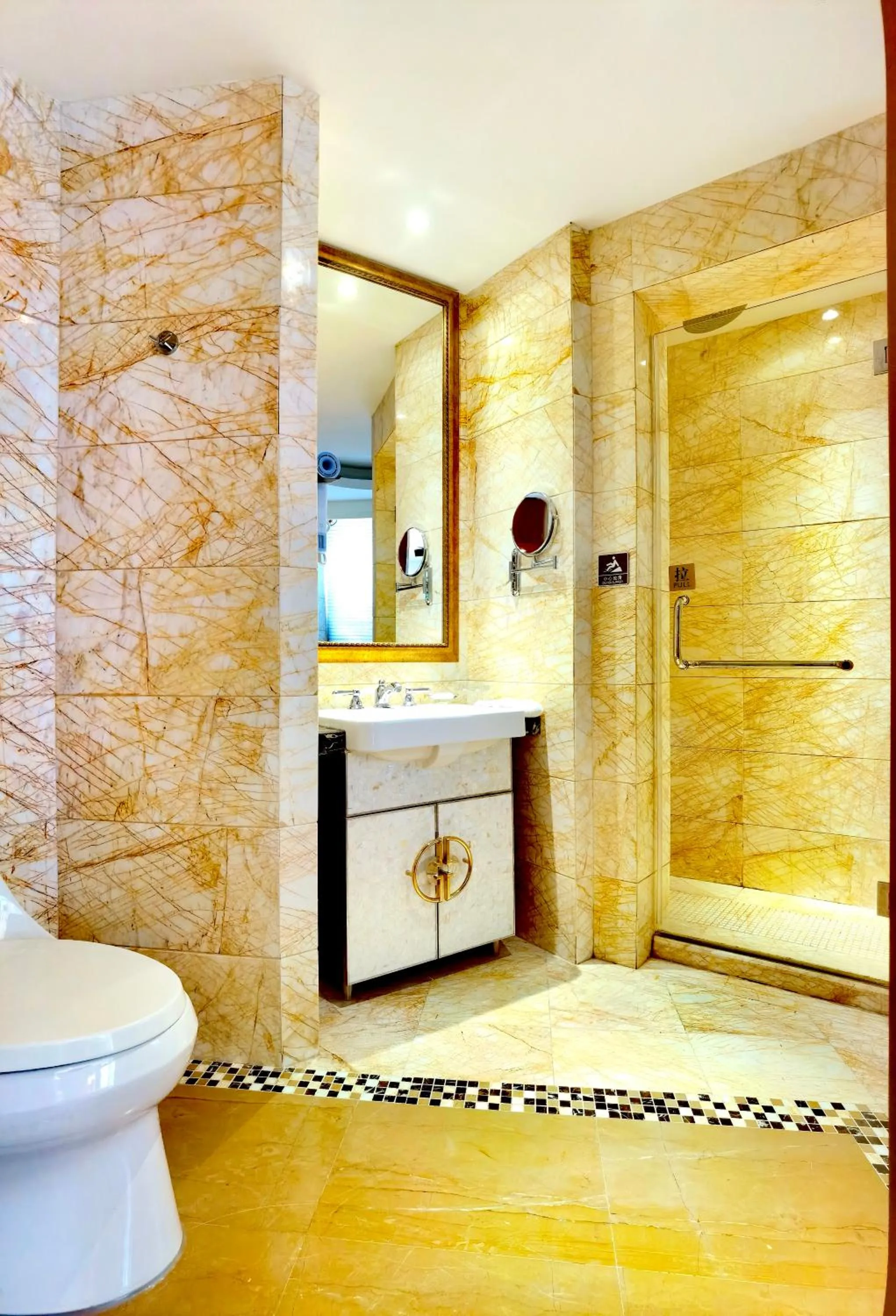 Toilet in Days Inn by Wyndham Beijing Haidian