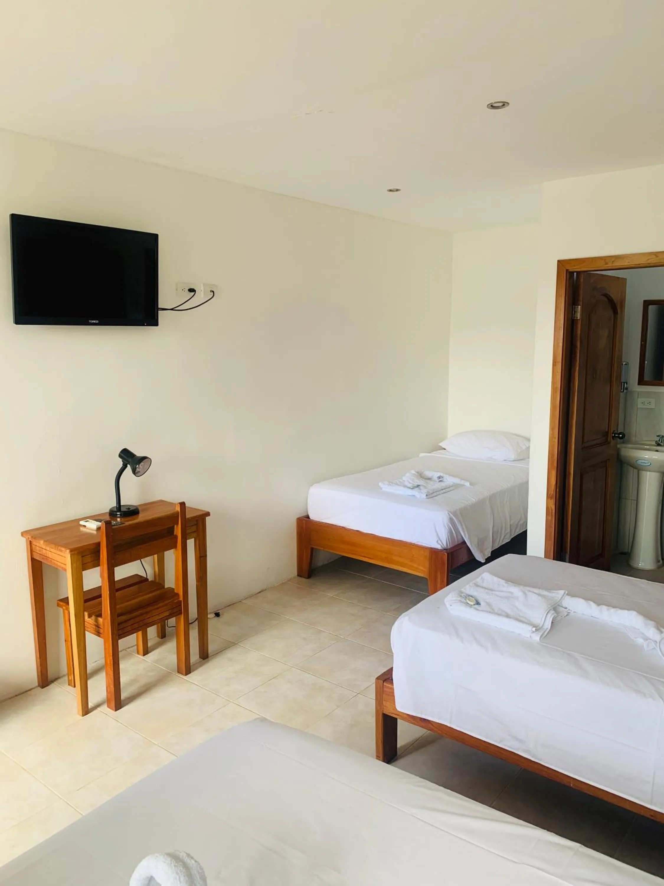 Bed in Hostal White House Galapagos