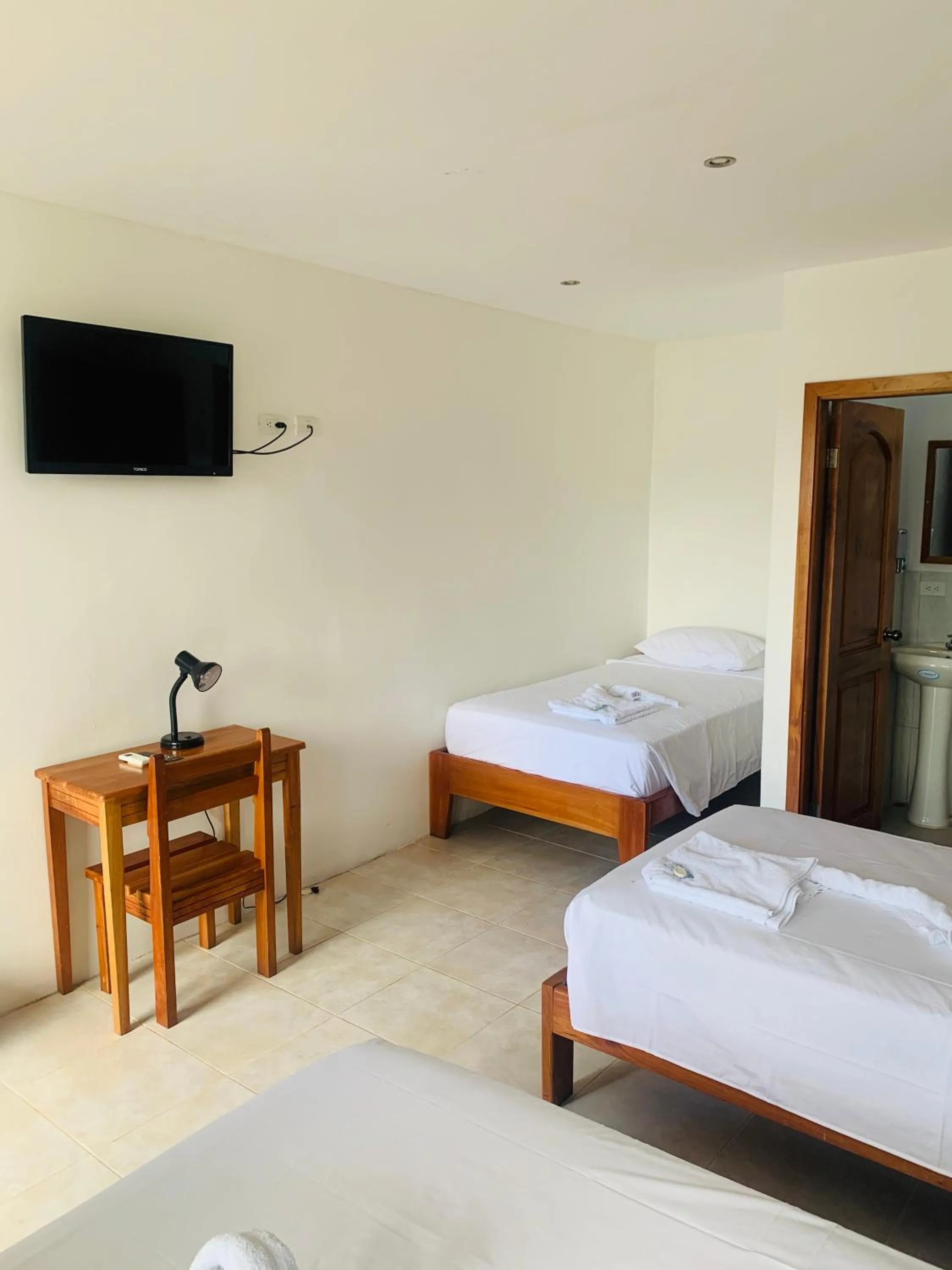 Bed in Hostal White House Galapagos