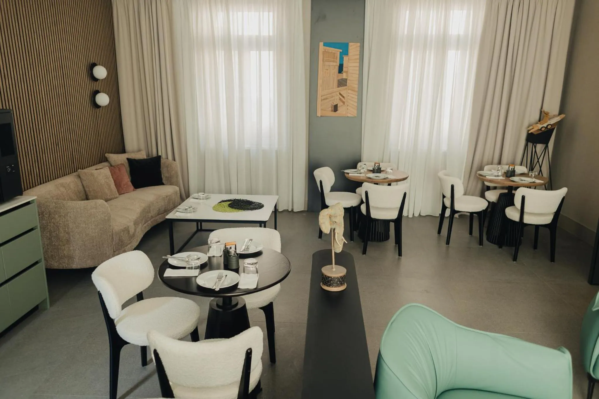 Restaurant/places to eat in Hotel Flaneur