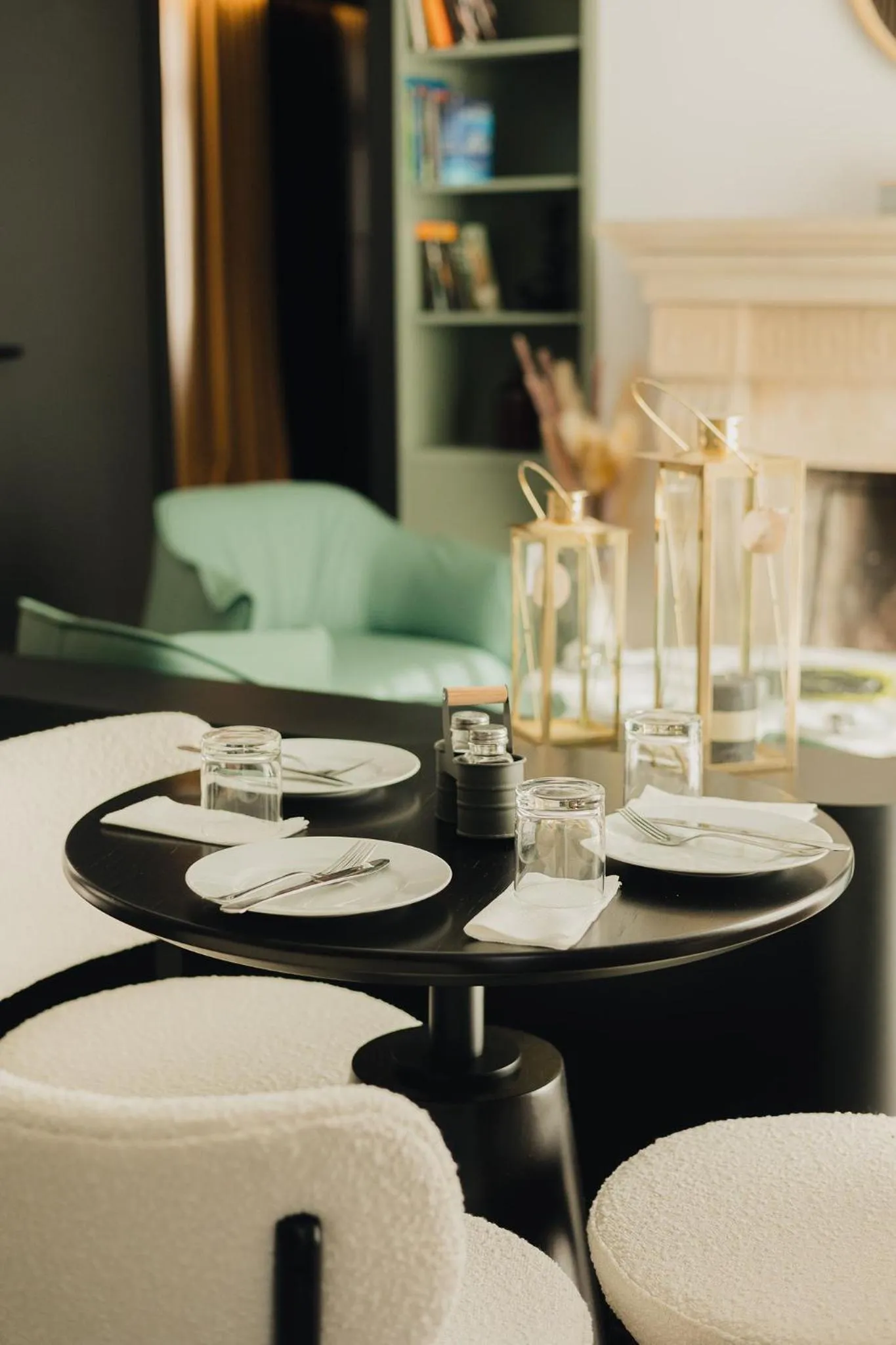 Restaurant/places to eat in Hotel Flaneur