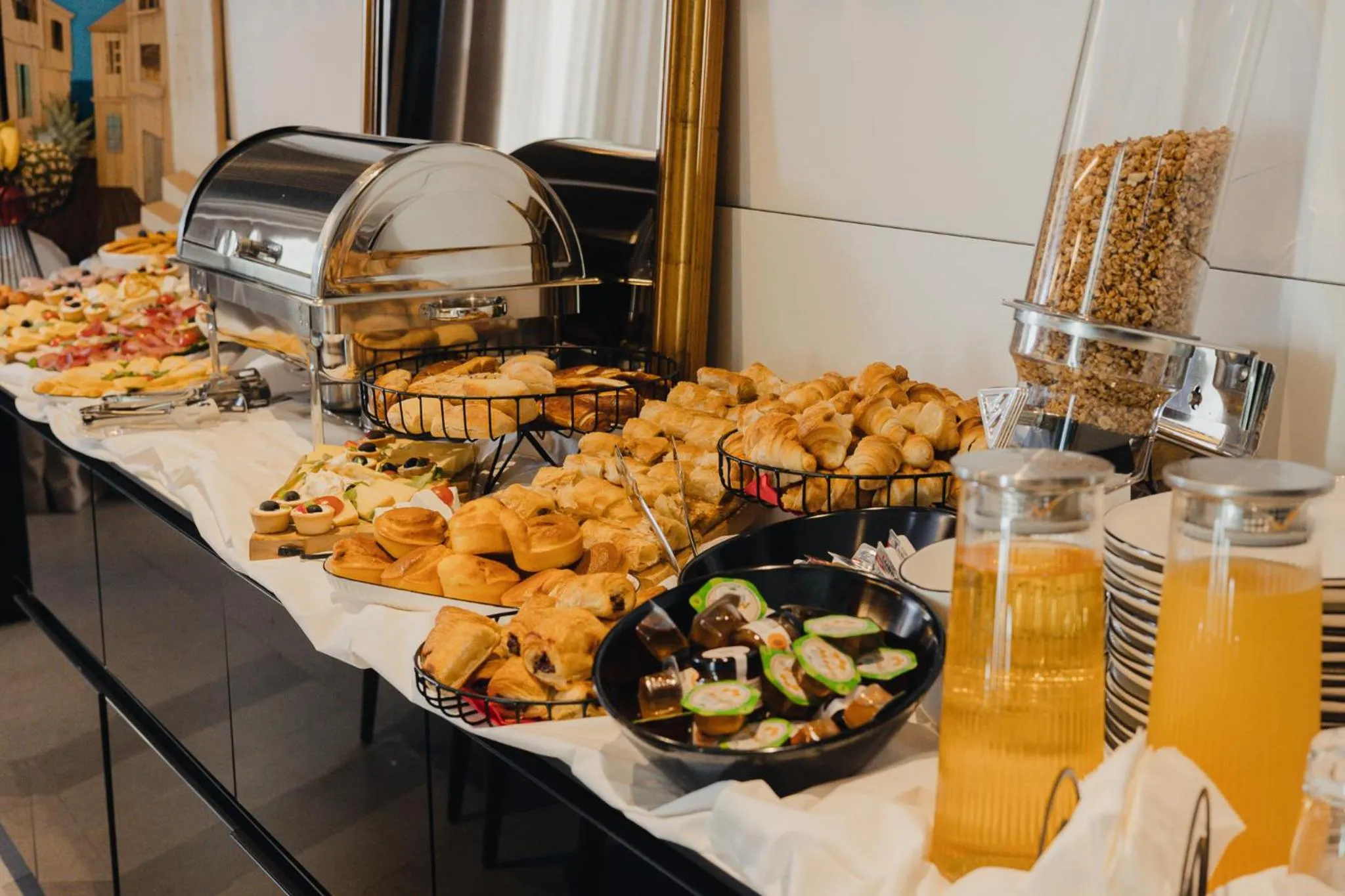 Food and drinks in Hotel Flaneur