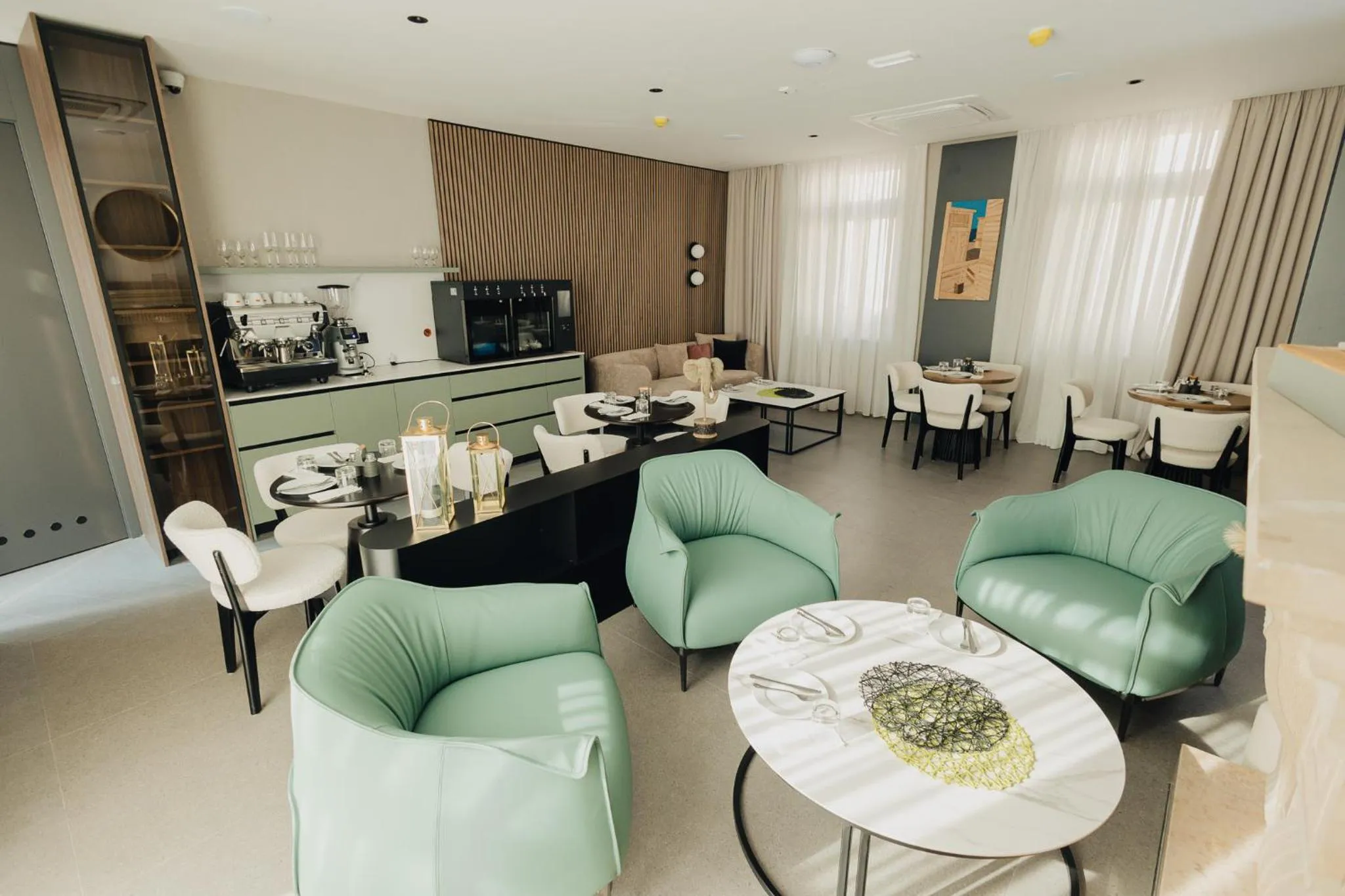 Restaurant/places to eat in Hotel Flaneur