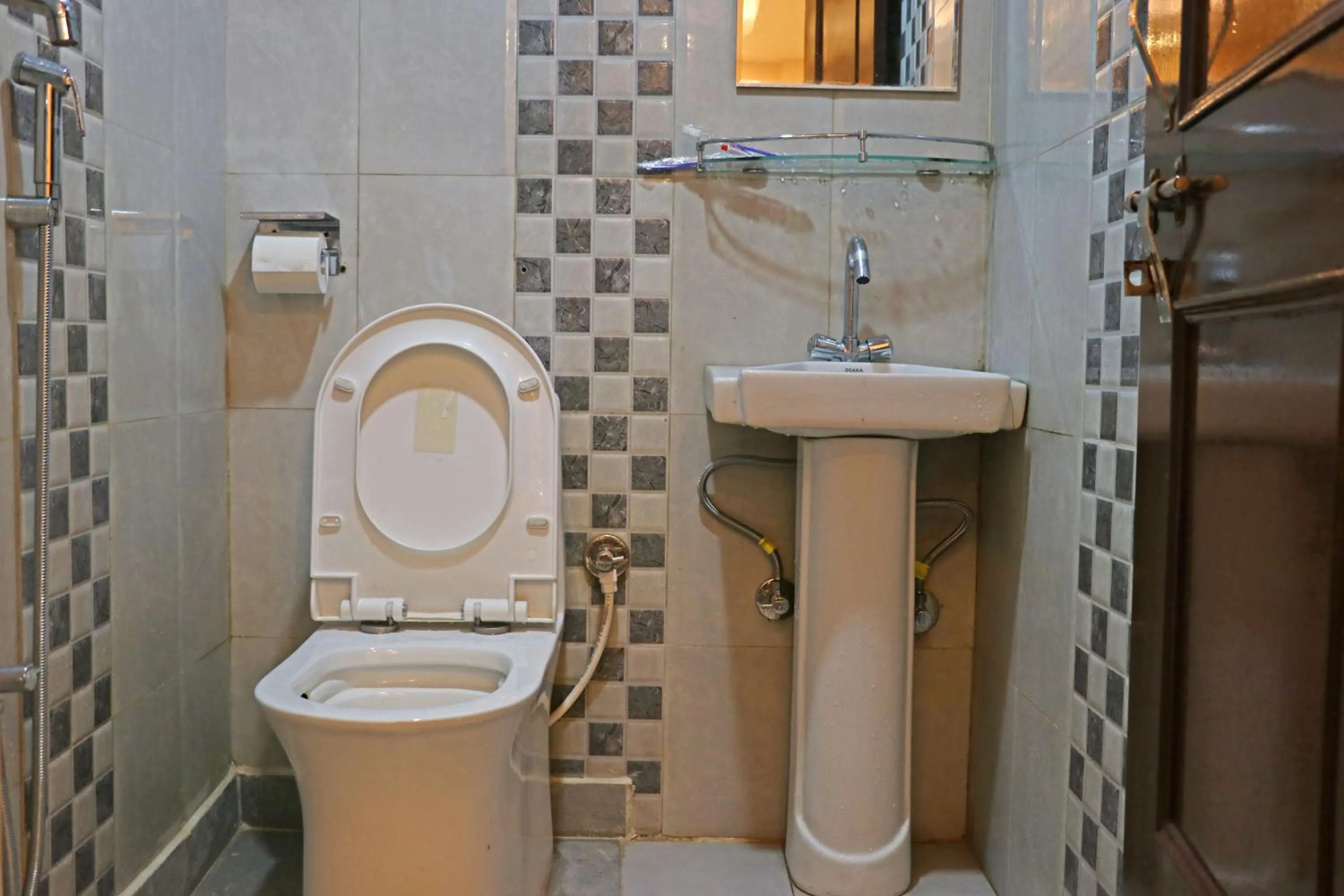 Shower in Hotel Resunga Arjun