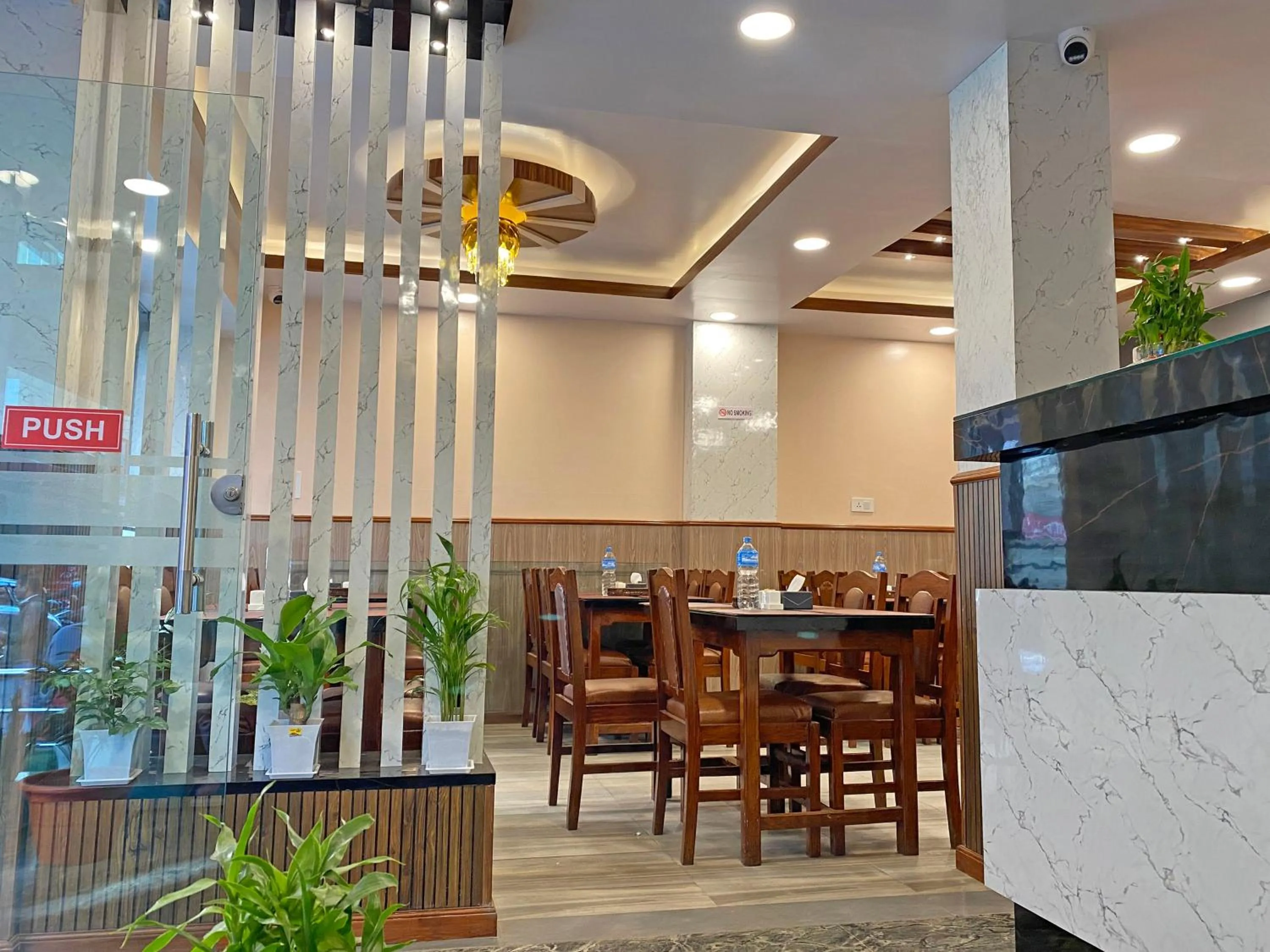 Restaurant/places to eat in Hotel Resunga Arjun
