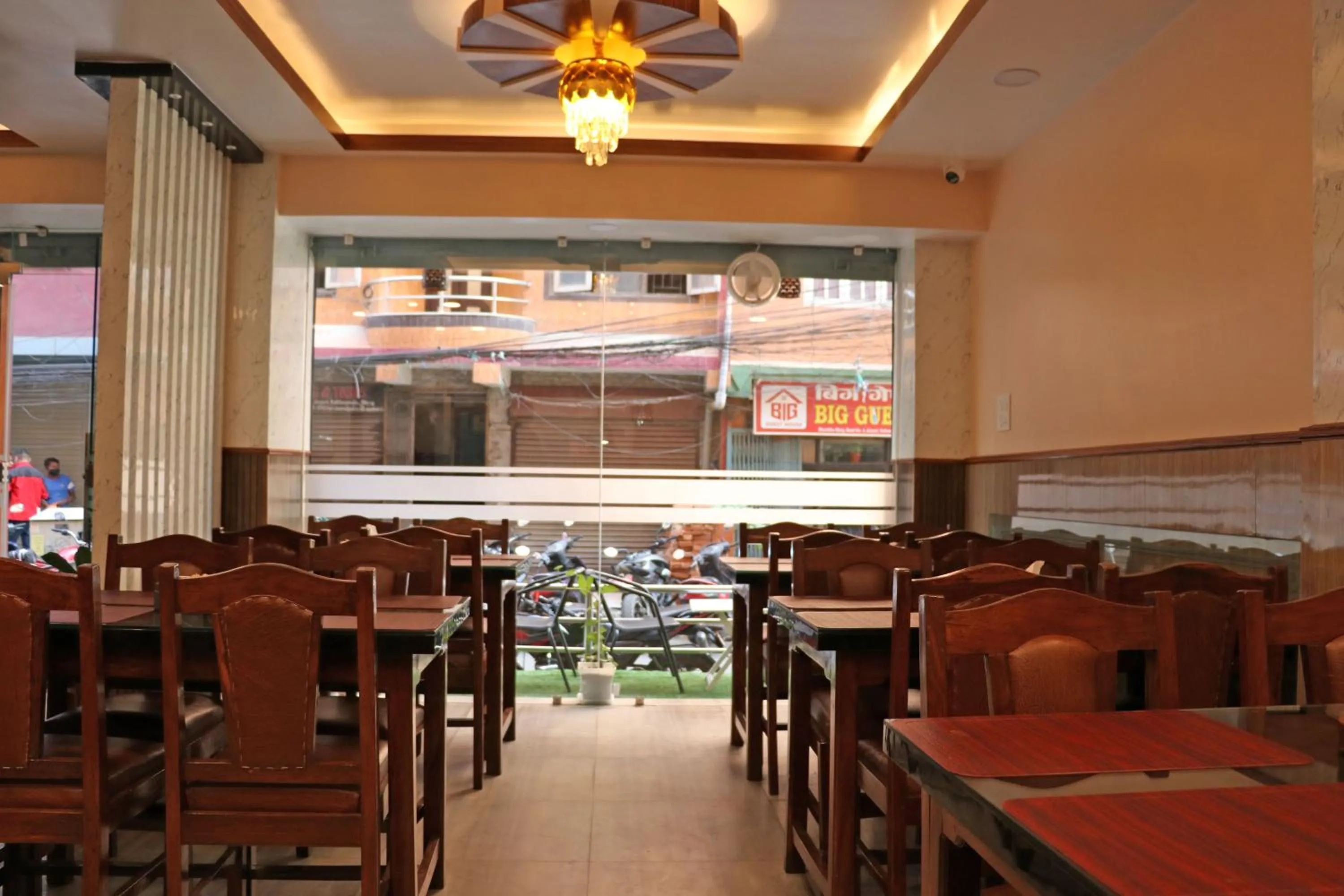 Restaurant/places to eat in Hotel Resunga Arjun
