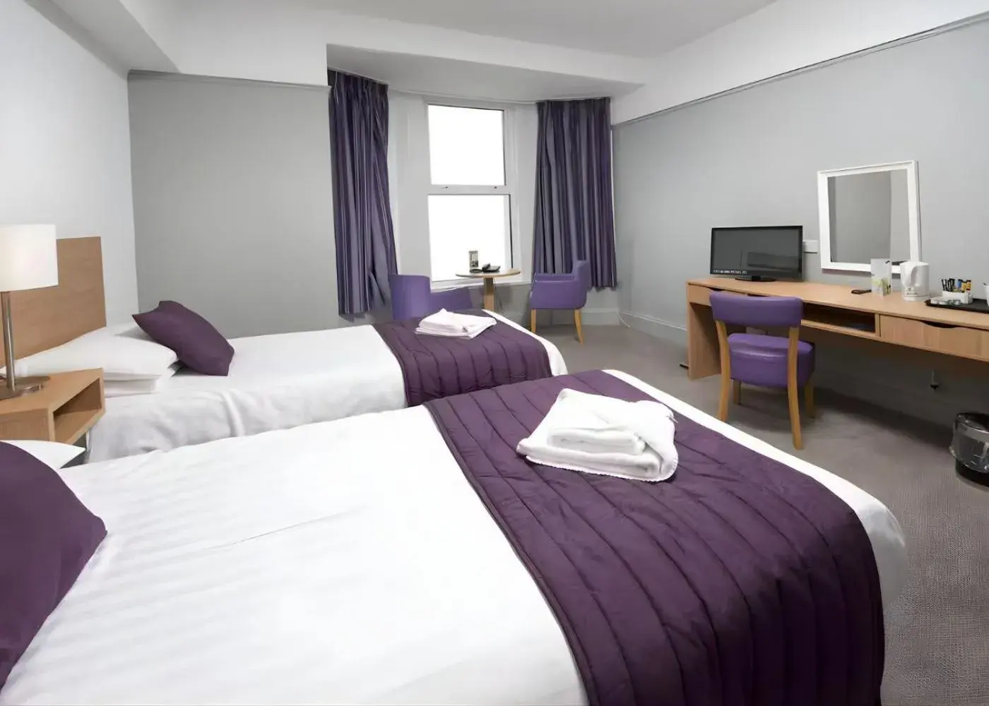 Standard Twin Room with Sea View in The Carlton Hotel Standard Twin Room with Sea View in The Carlton Hotel