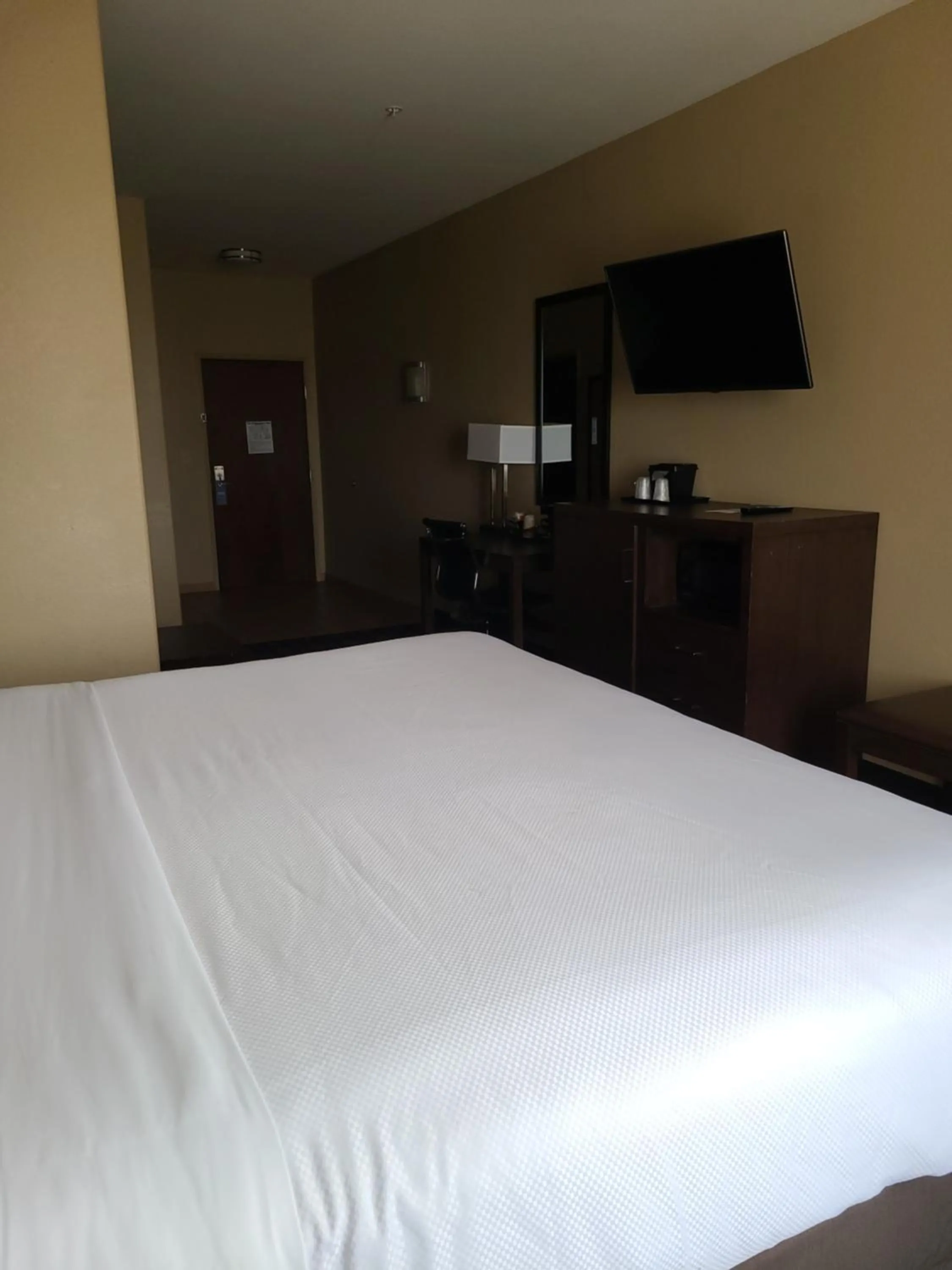 Photo of the whole room, Bed in Comfort Inn & Suites San Marcos near Outlet Mall