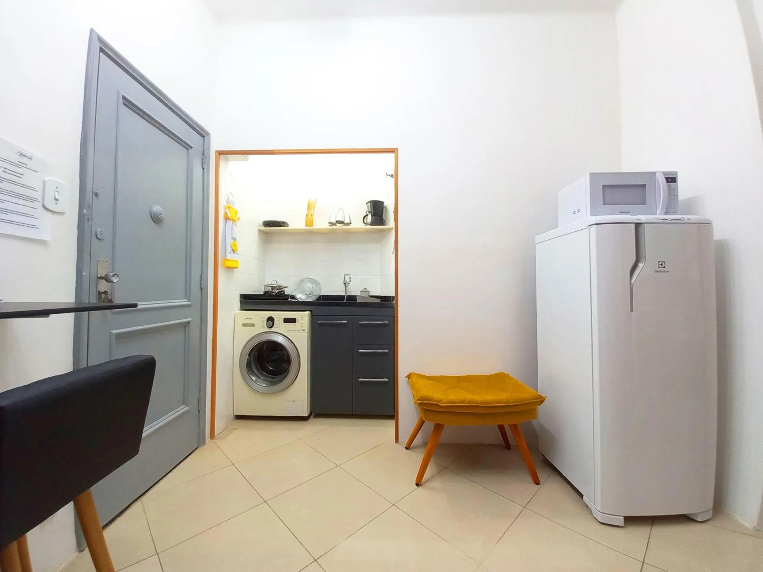 Studio na Praia de Copacabana, maquina de lavar