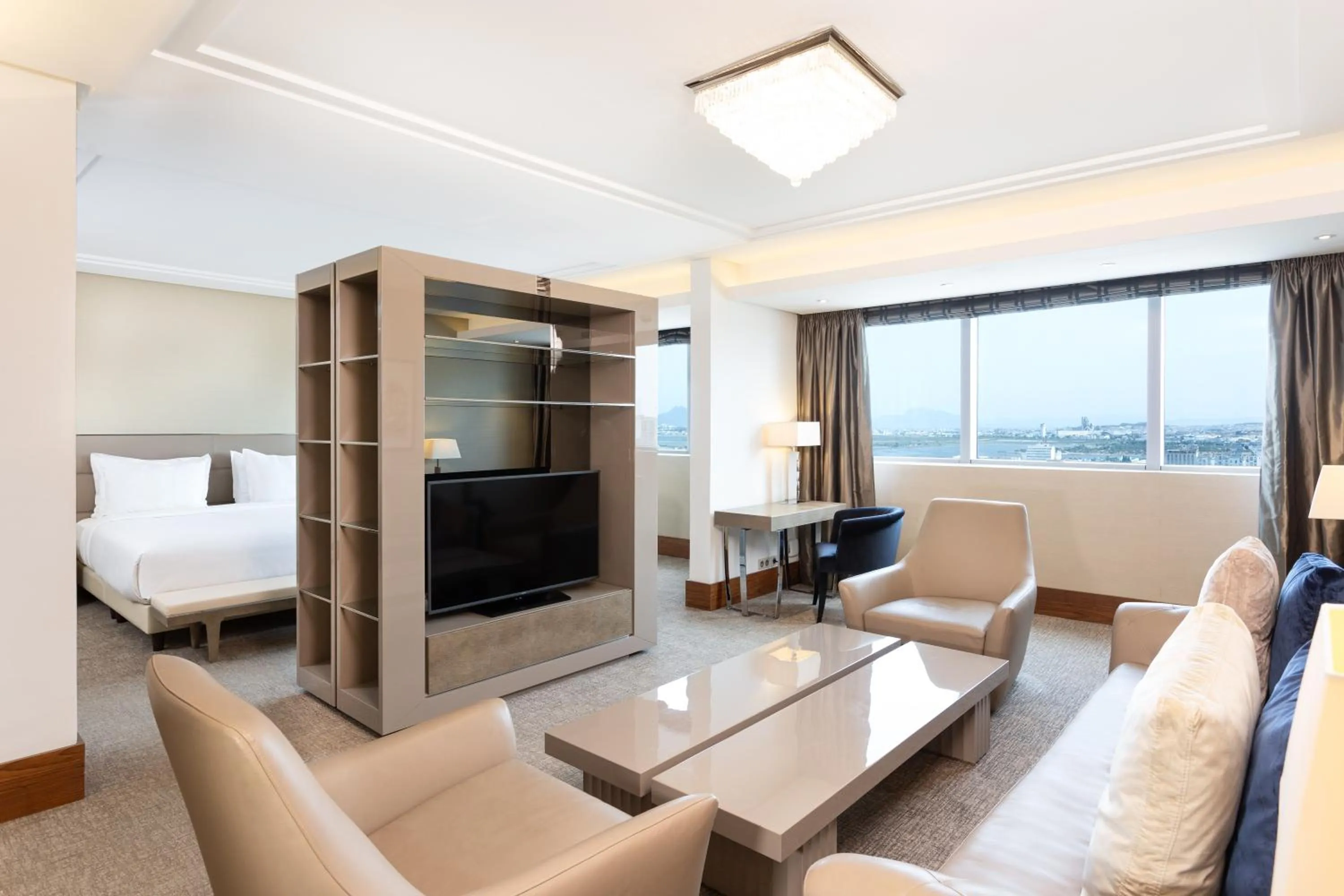 TV and multimedia, Bed in Radisson Blu Hotel & Convention Center, Tunis