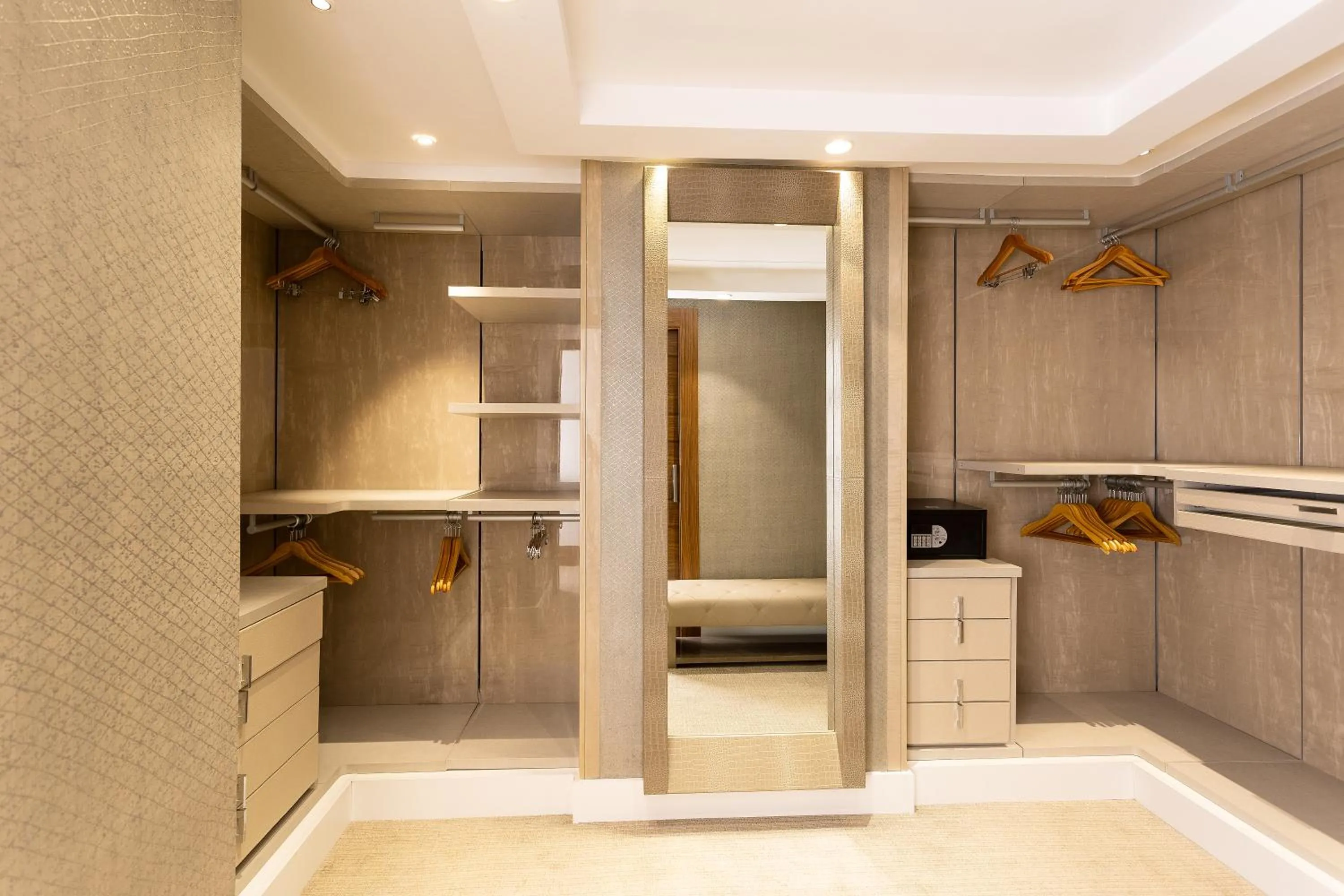 wardrobe in Radisson Blu Hotel & Convention Center, Tunis