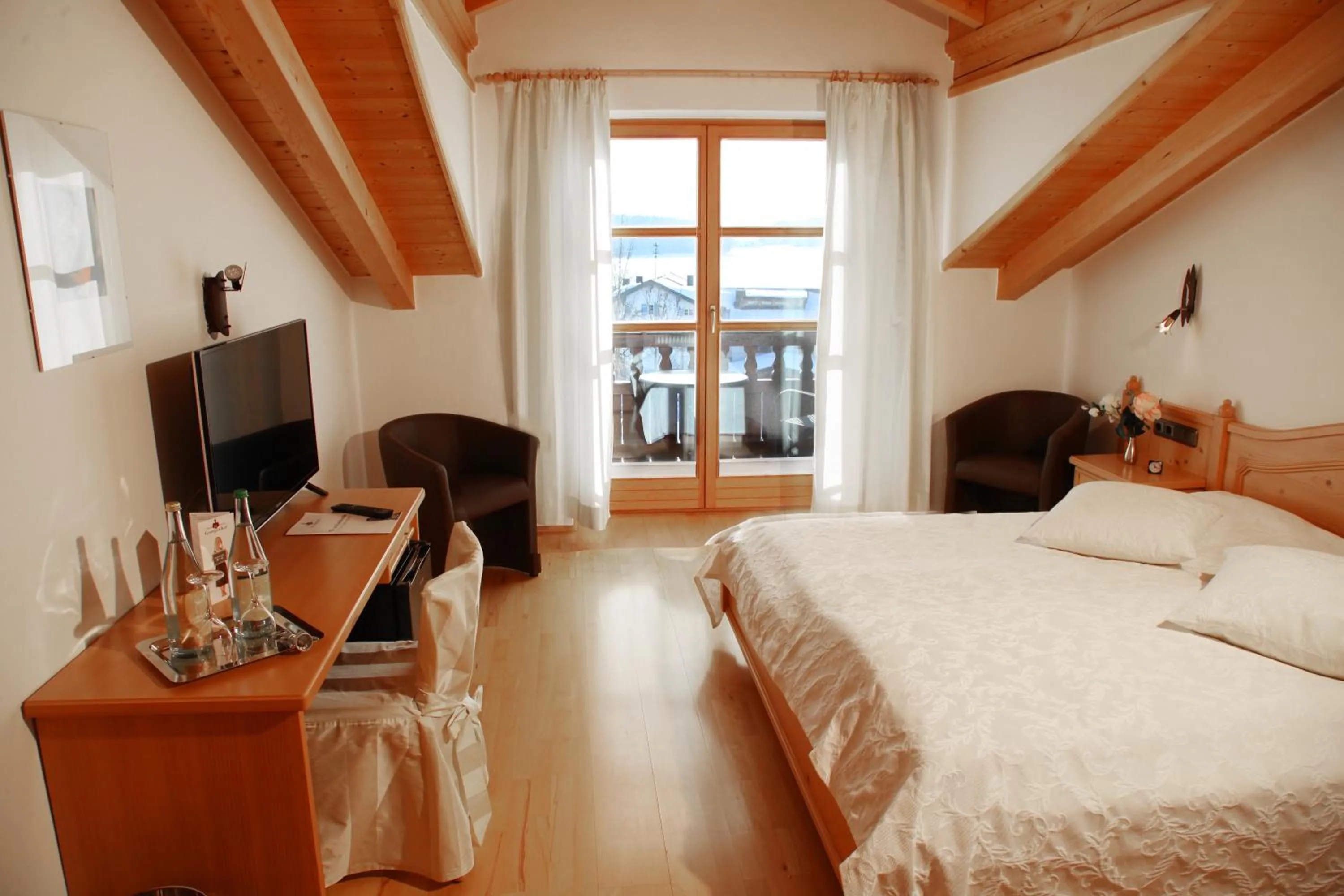 Photo of the whole room, Bed in Hotel Garni Georgenhof Adults Only