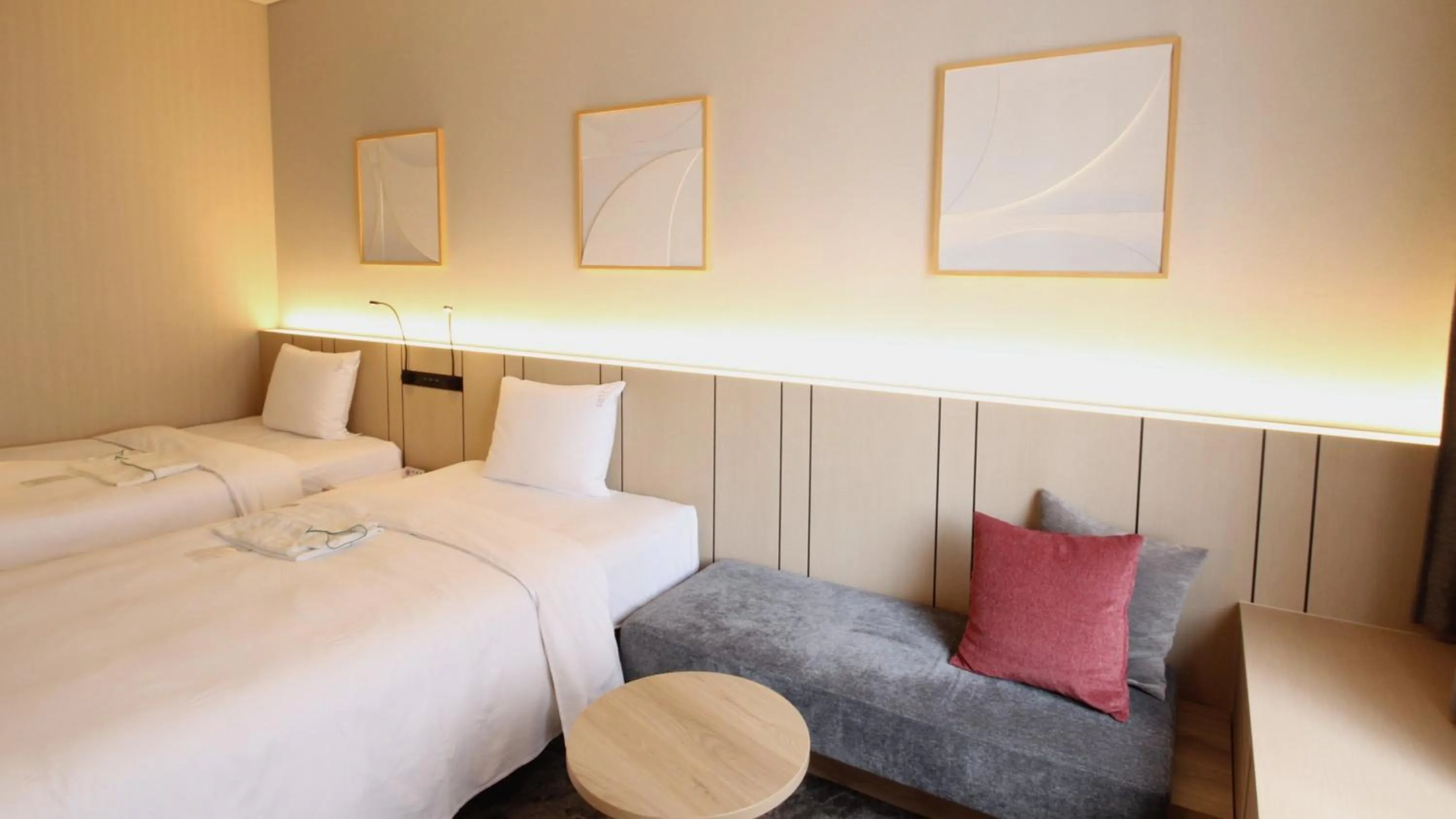 Photo of the whole room, Bed in ANA Holiday Inn Sendai by IHG