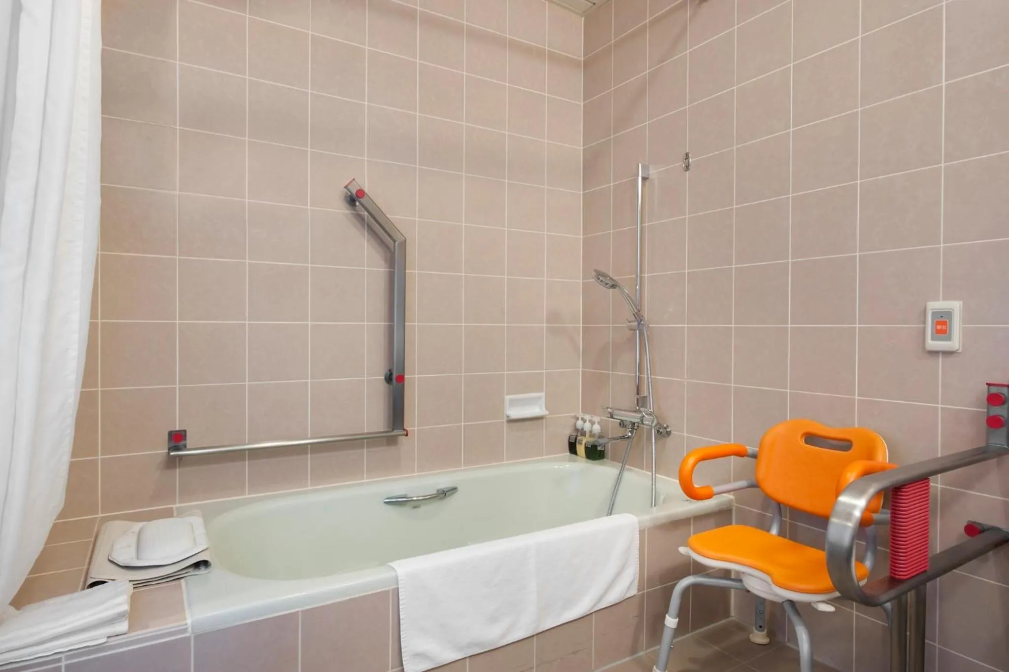 Photo of the whole room in ANA Holiday Inn Sendai by IHG