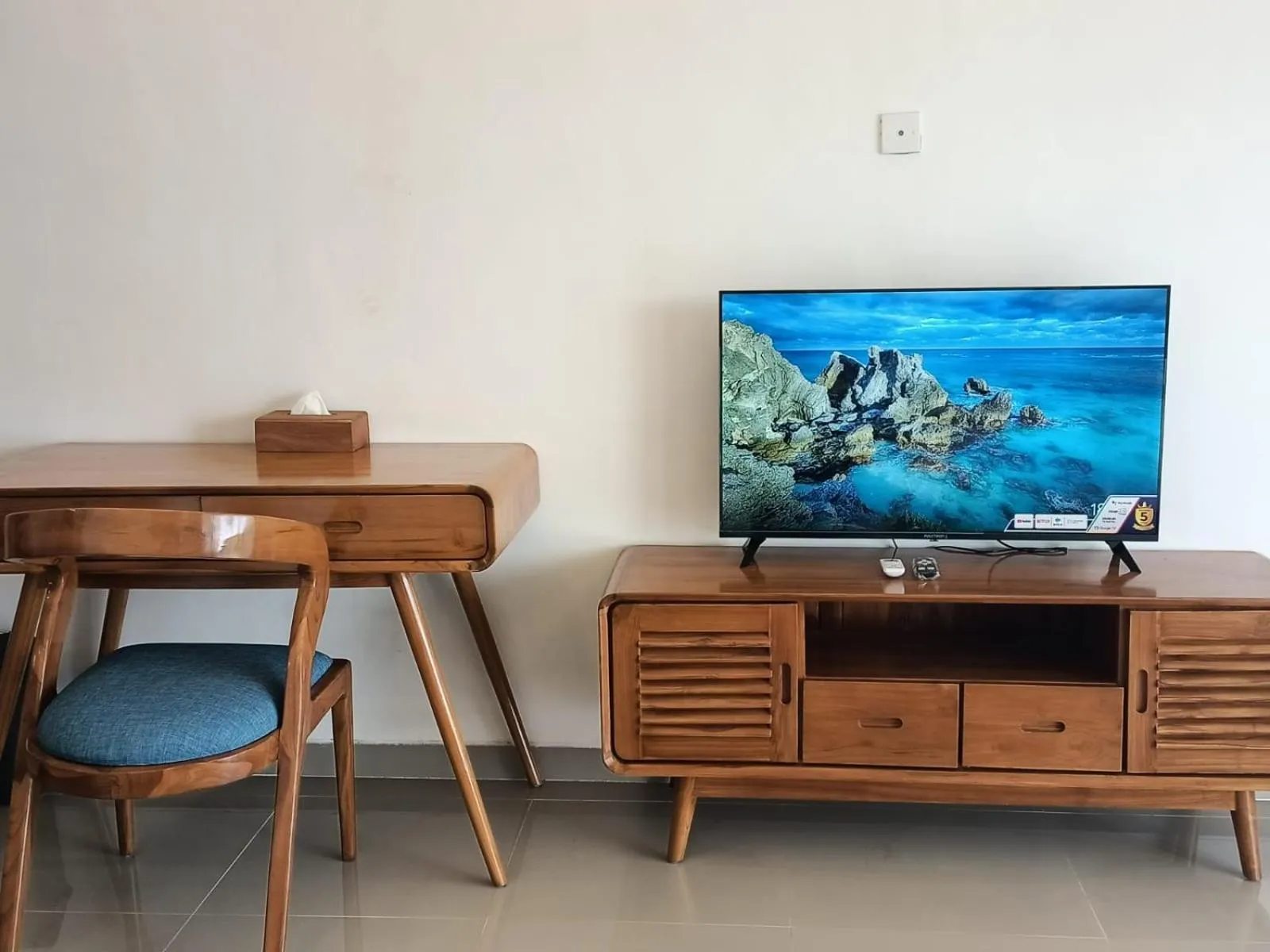 TV and multimedia in Kelingking Paradise Suites Villa