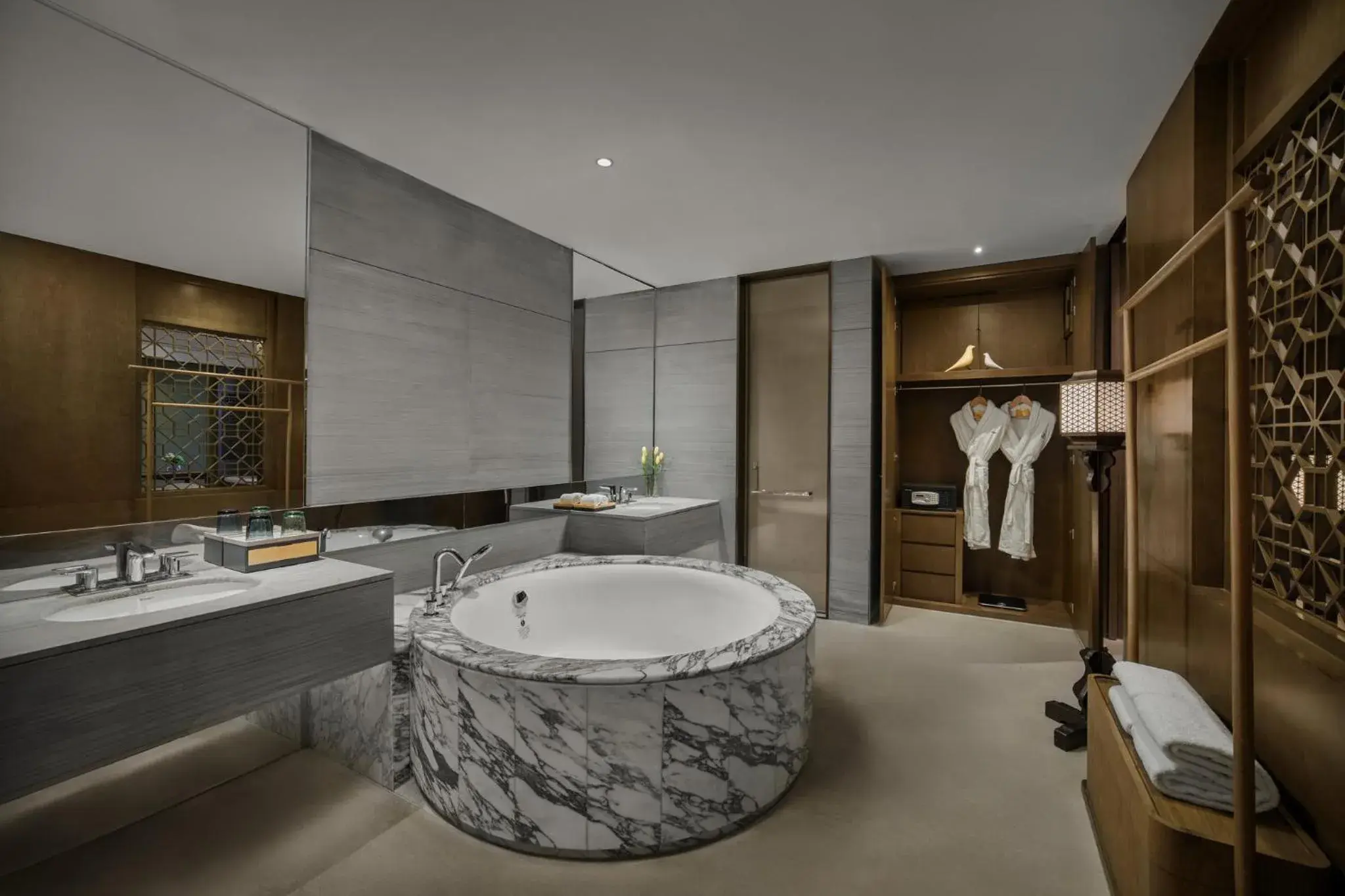 Premium King Room with Courtyard Access in voco Zhengzhou Garden Expo by IHG Premium King Room with Courtyard Access in voco Zhengzhou Garden Expo by IHG