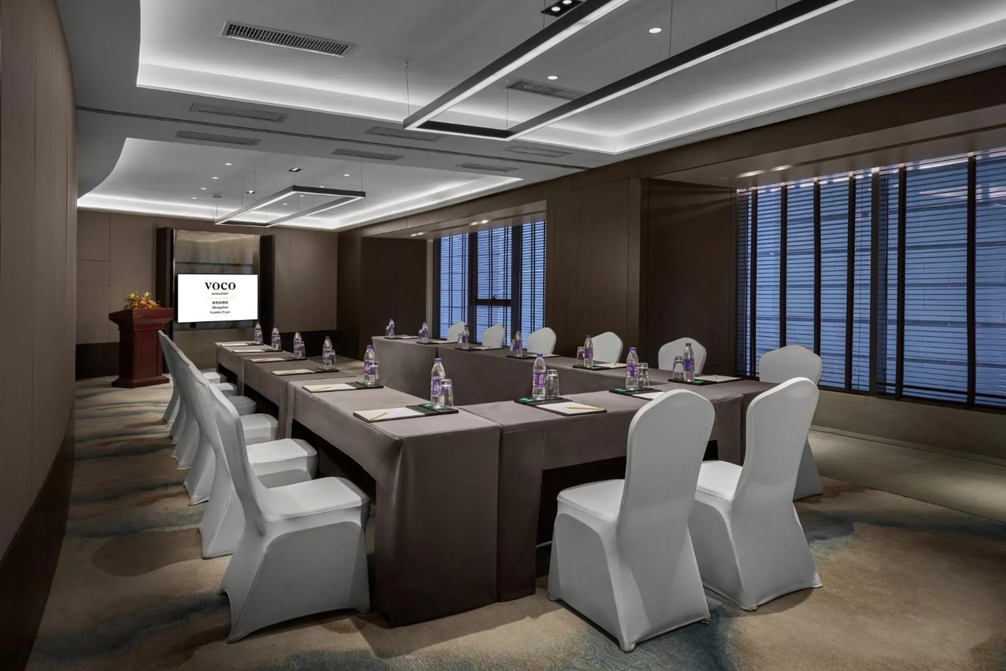 Meeting/conference room in voco Zhengzhou Garden Expo by IHG