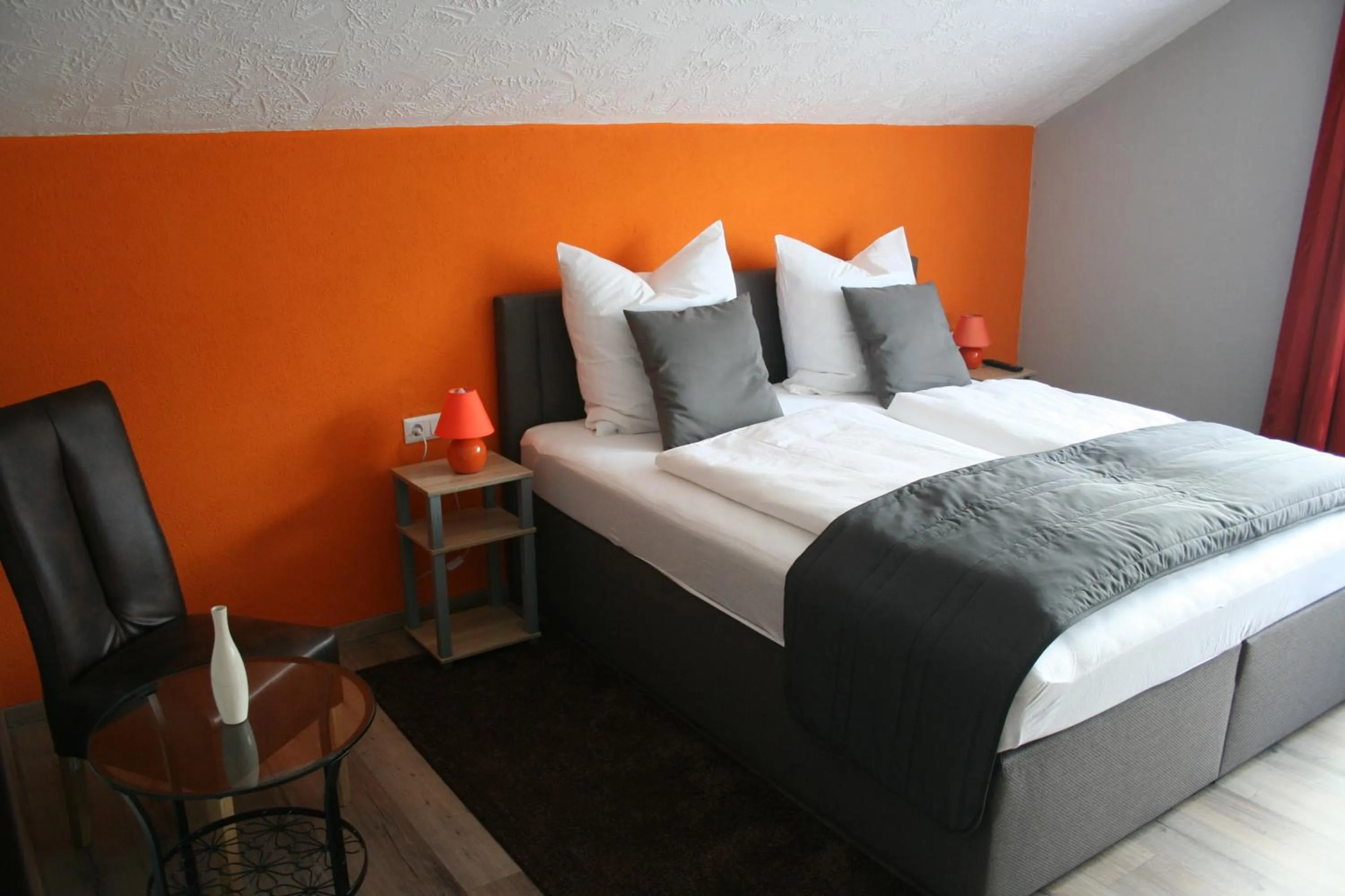 Bedroom, Bed in Hennetaler Hof