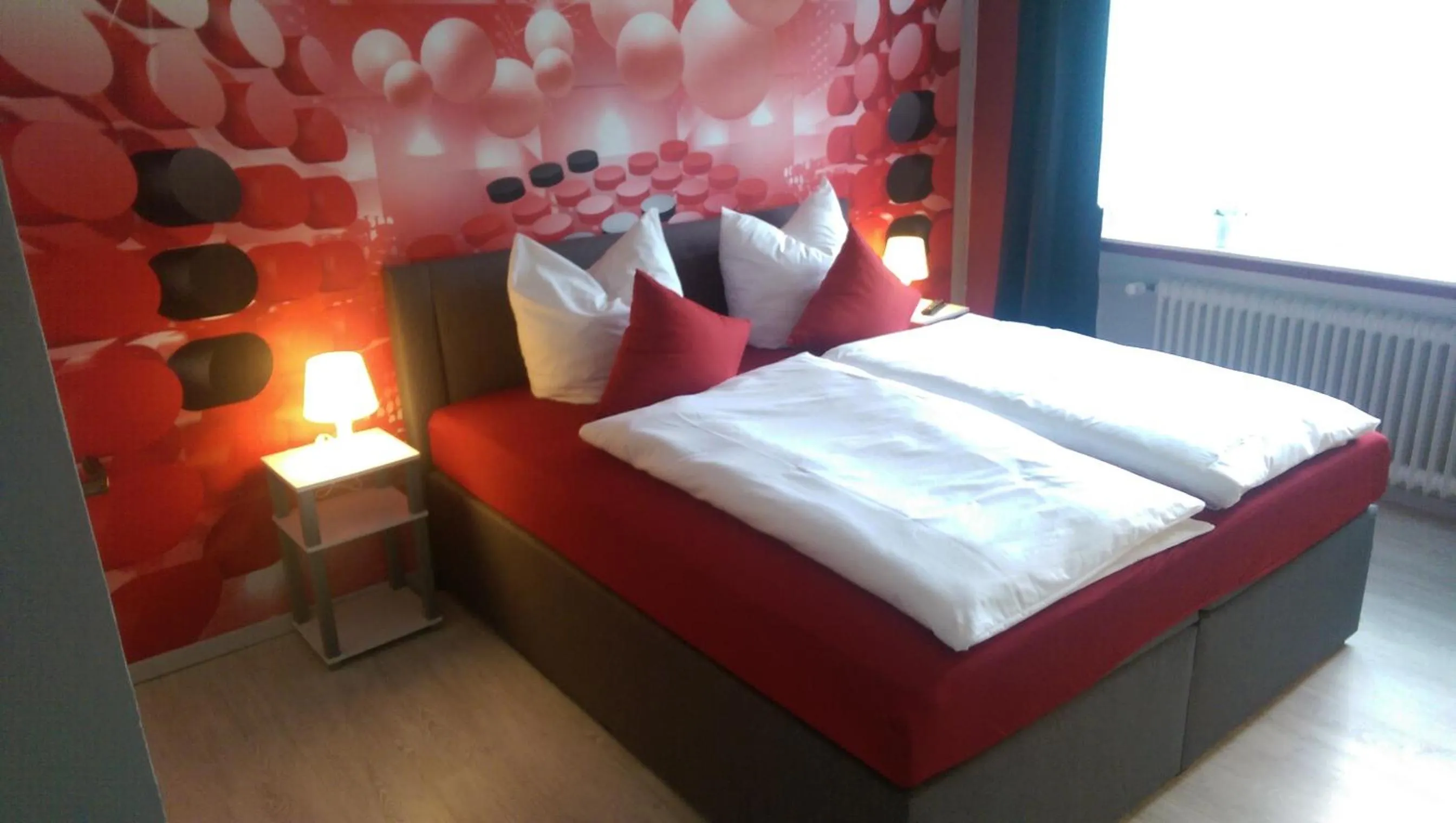 Photo of the whole room, Bed in Hennetaler Hof