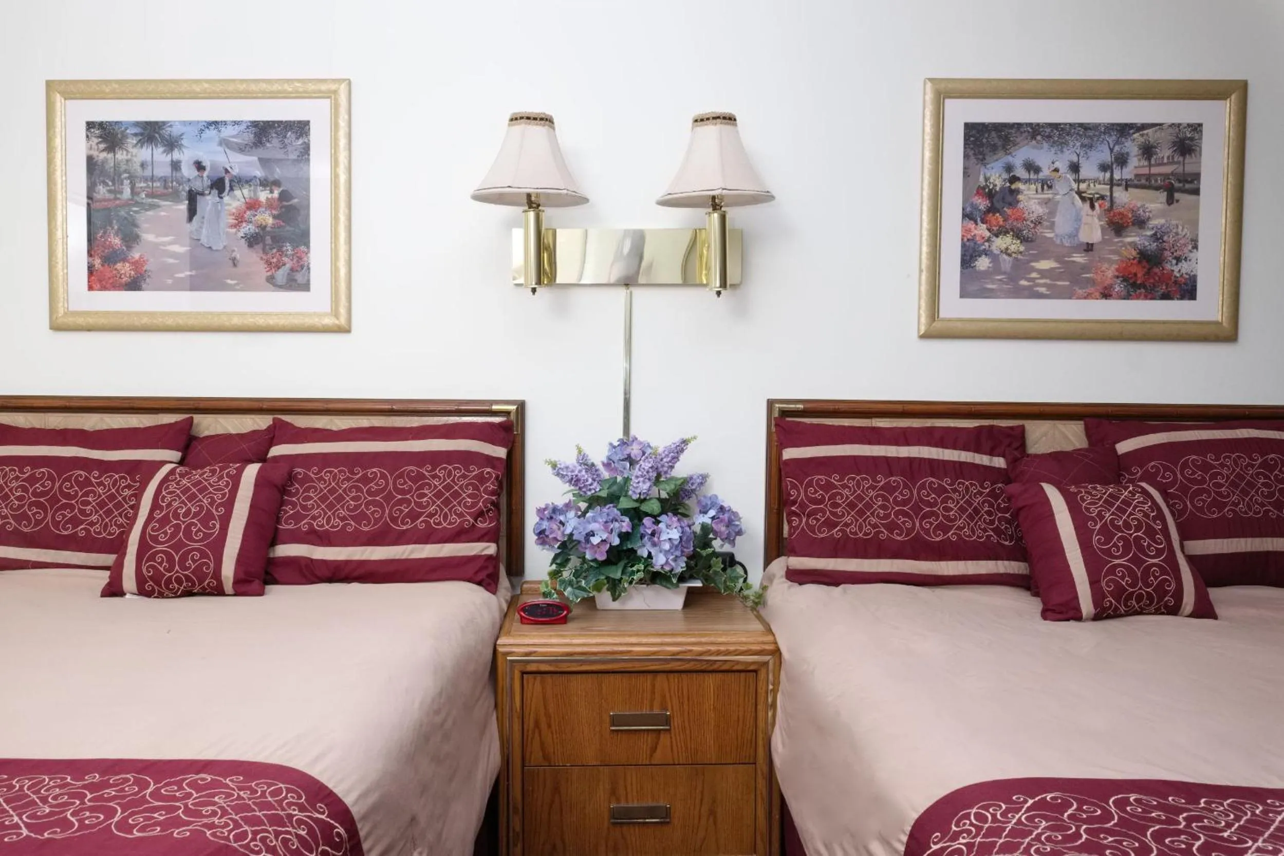 Bedroom in Four Seasons Lodging