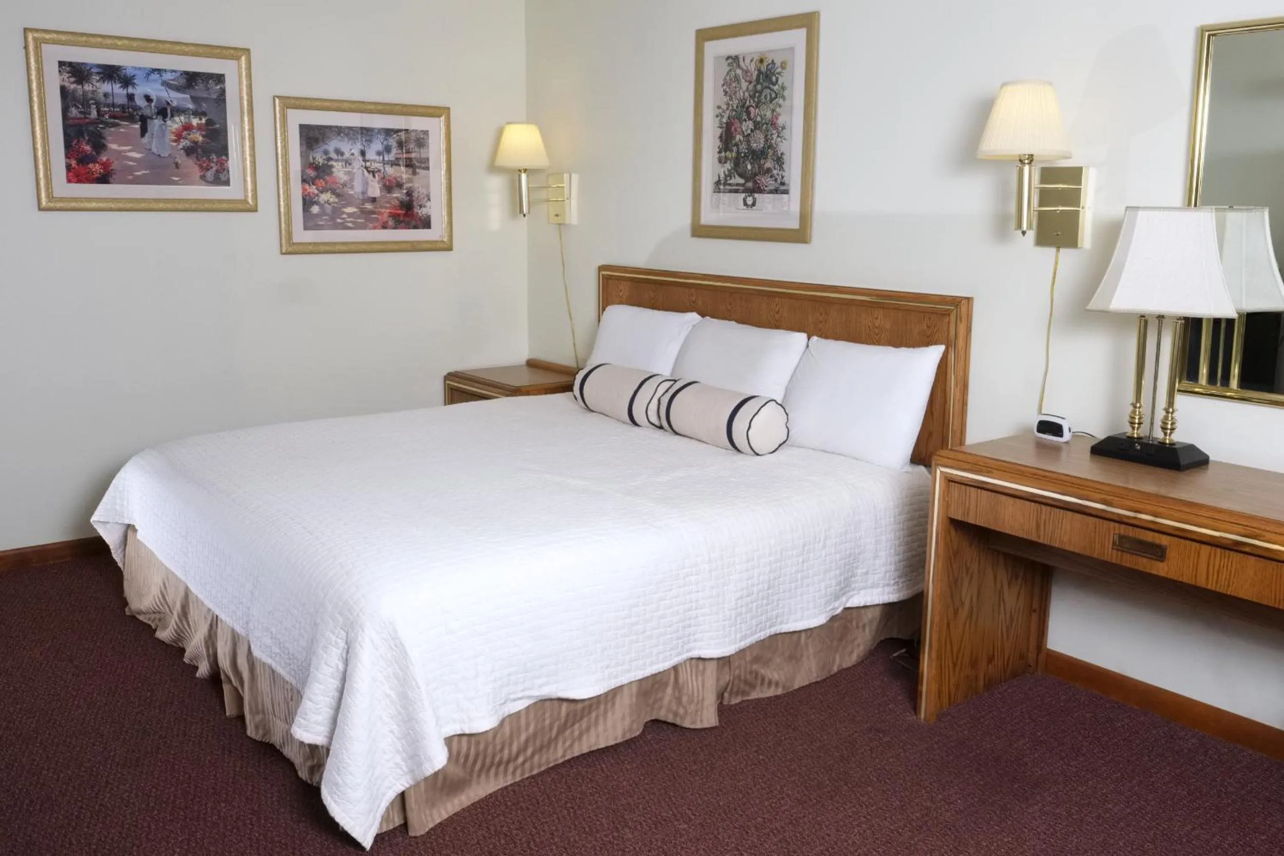 Bedroom in Four Seasons Lodging