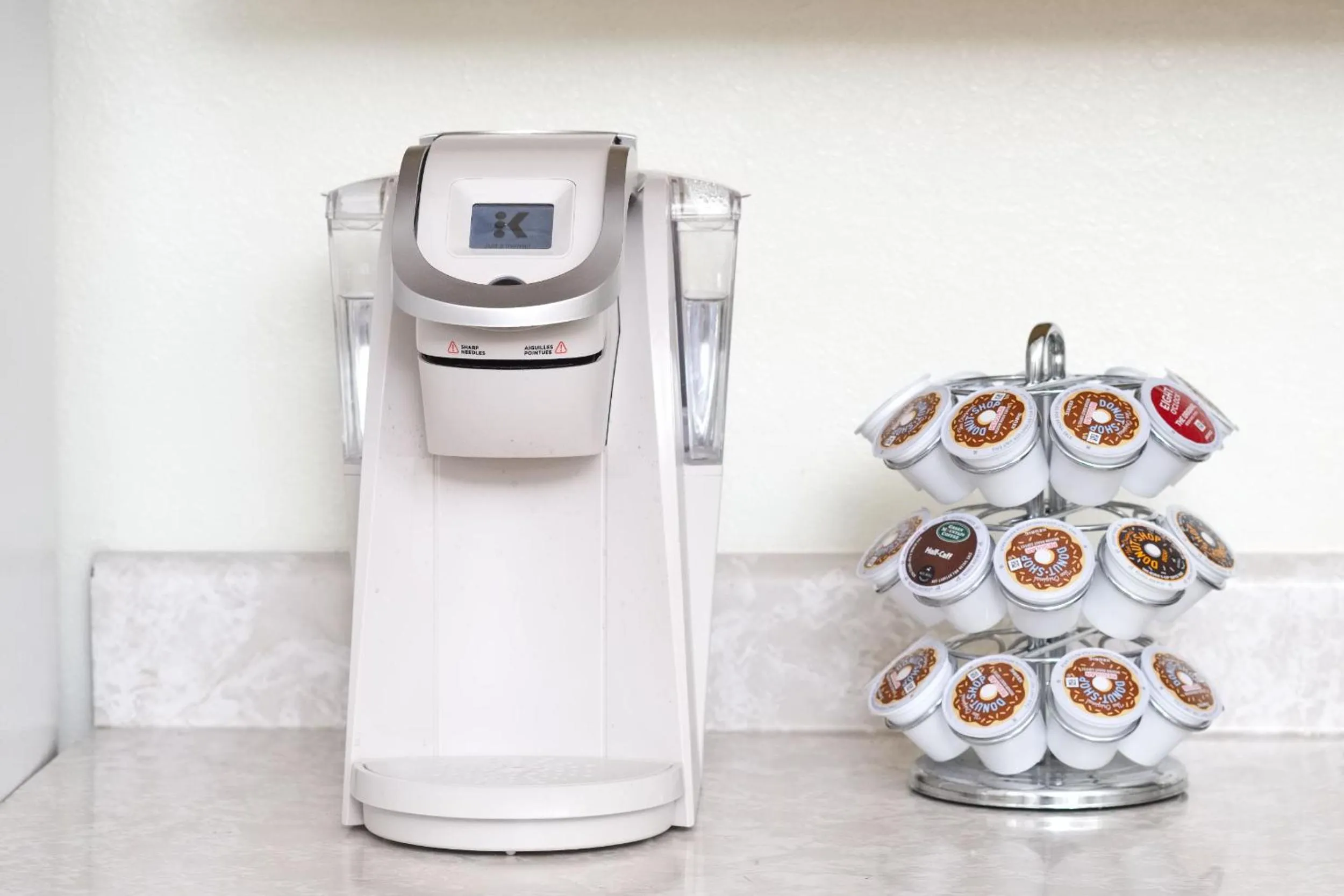 Coffee/tea facilities in Four Seasons Lodging