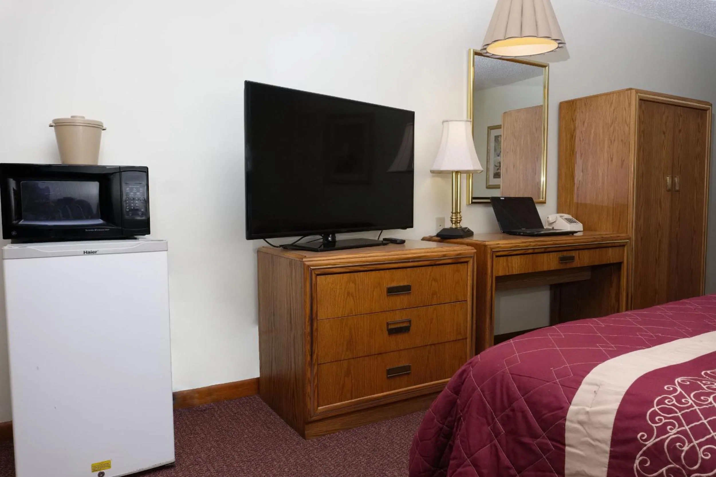 TV and multimedia in Four Seasons Lodging