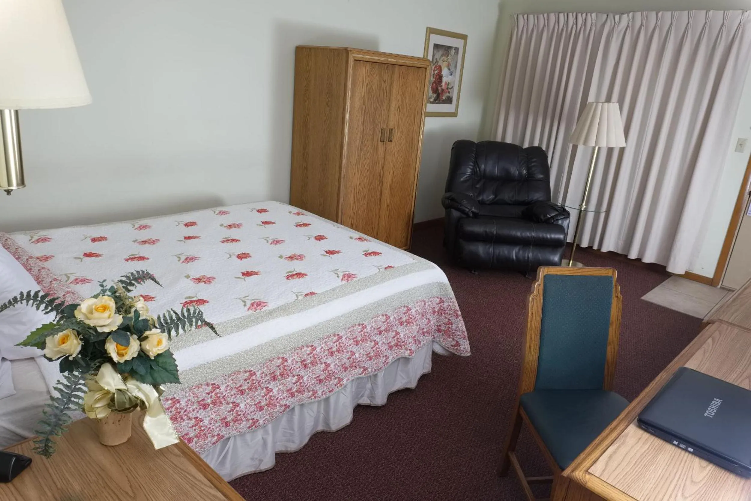 Seating area in Four Seasons Lodging