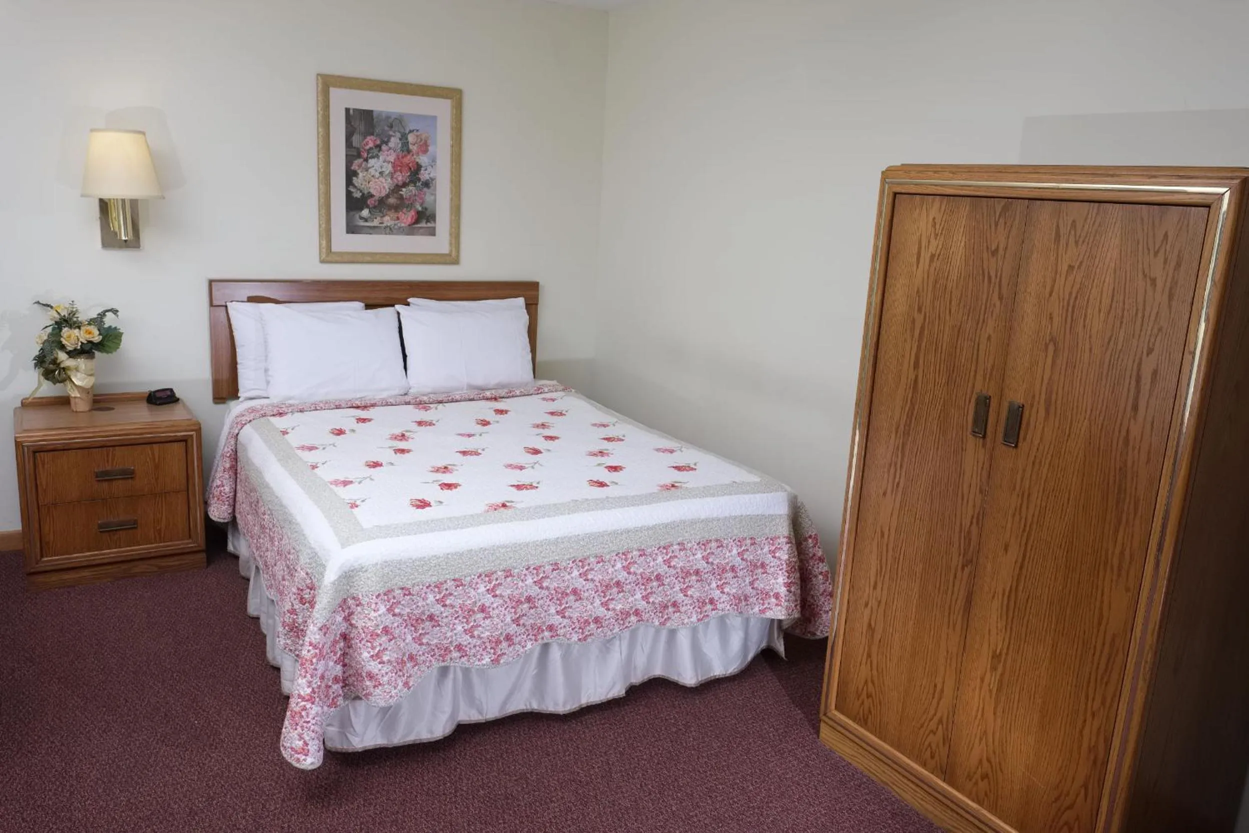 Bedroom in Four Seasons Lodging
