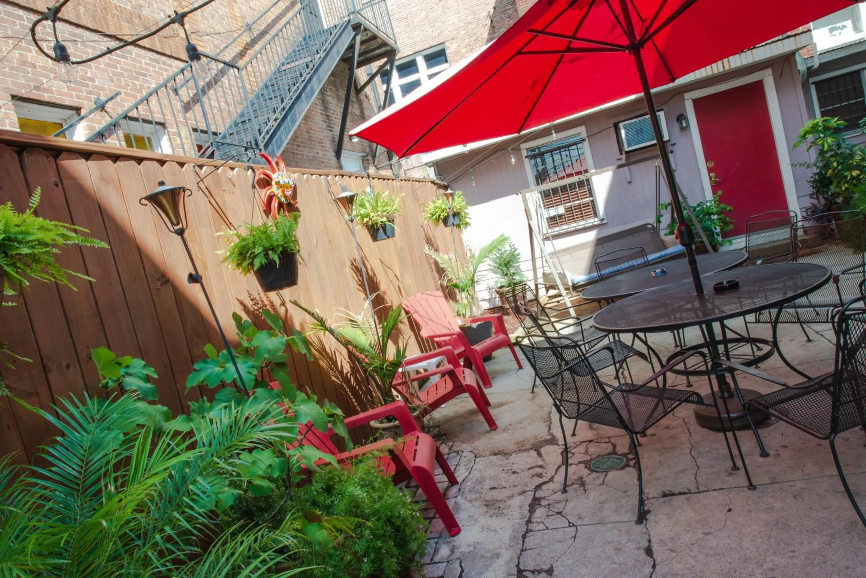 Property building in HOSTEL Auberge NOLA