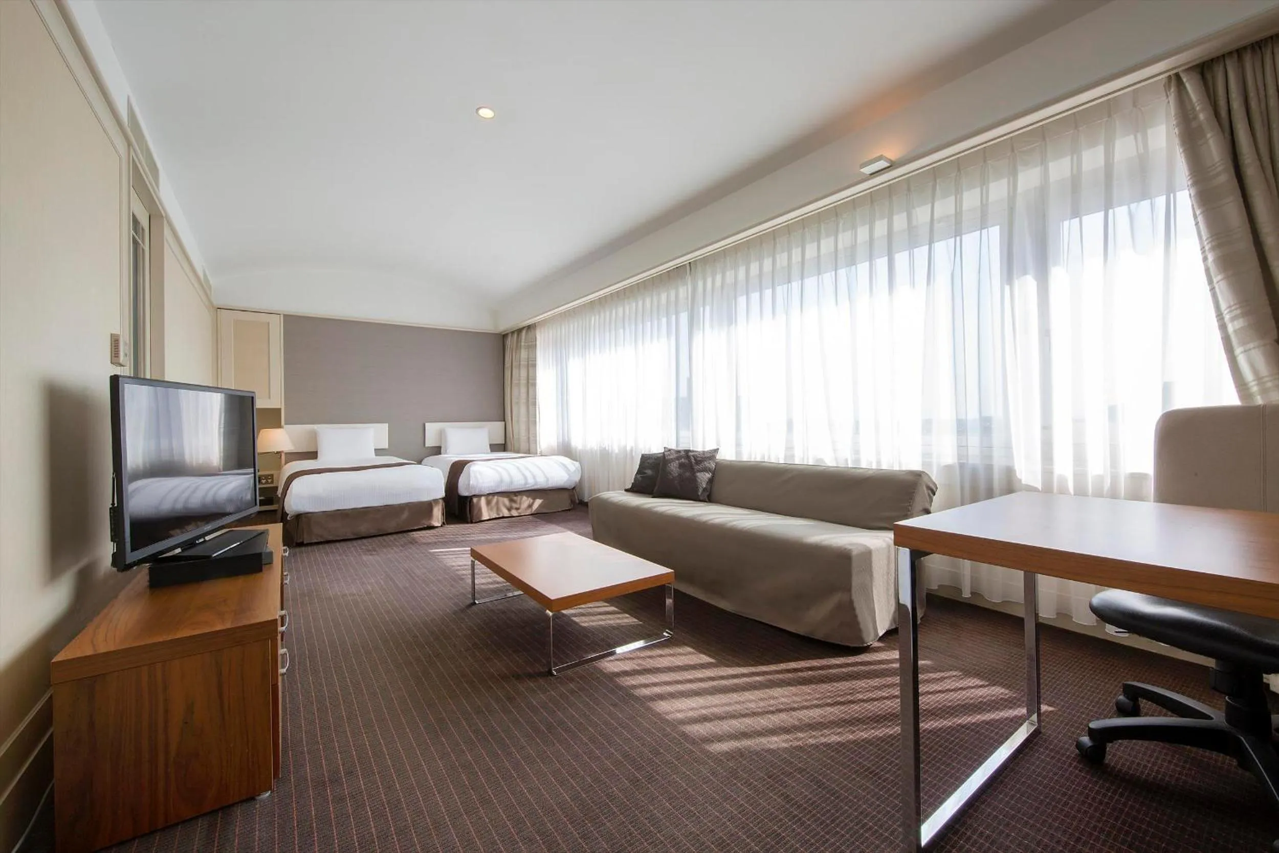 Living room, Bed in Rembrandt Hotel Tokyo-Machida