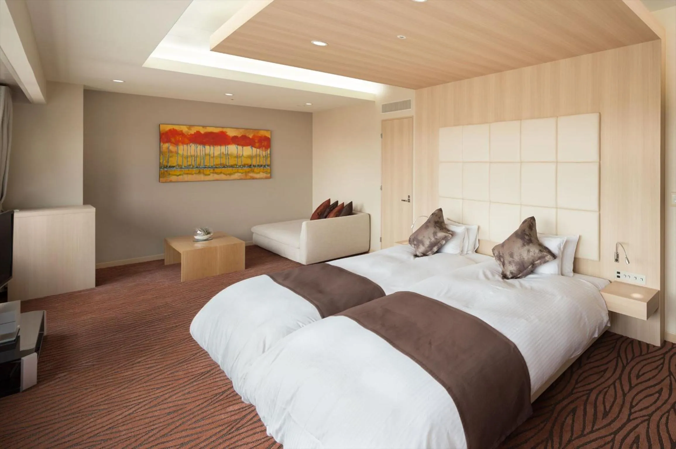 Decorative detail, Bed in Rembrandt Hotel Tokyo-Machida