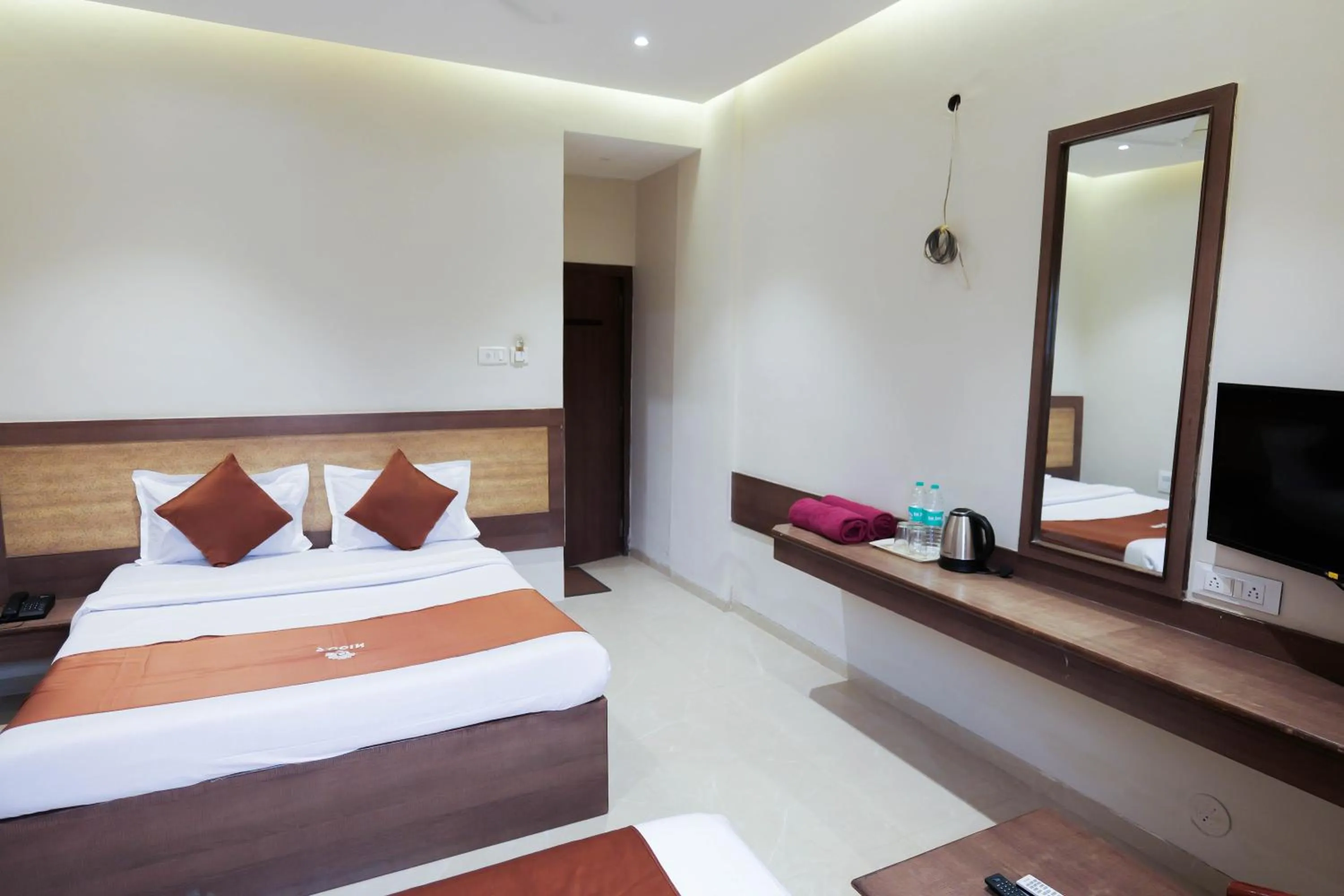 Bed in Hotel Laxmibai Palace- Only 300 miter from Sai Baba Temple!!!!