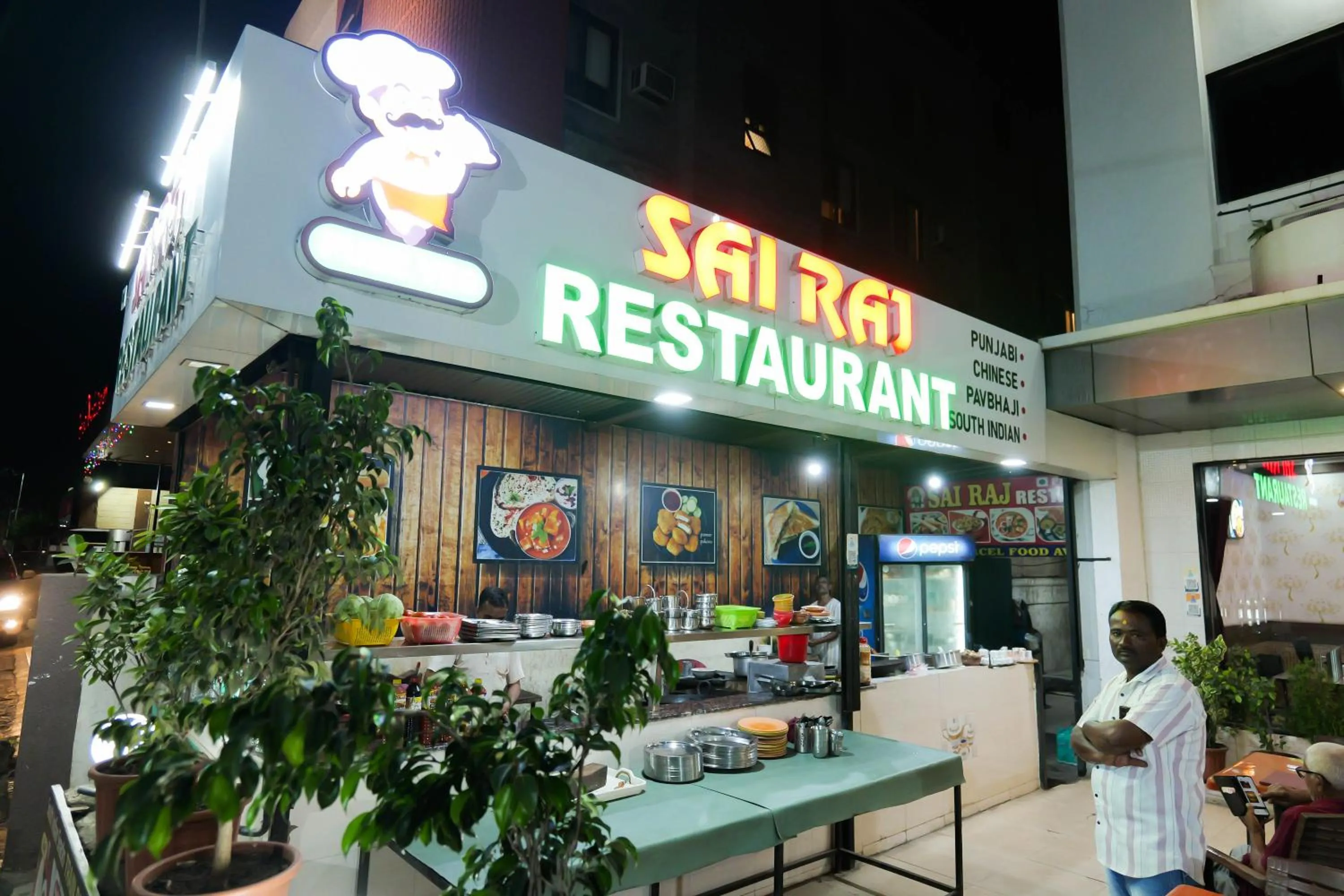 Restaurant/places to eat in Hotel Laxmibai Palace- Only 300 miter from Sai Baba Temple!!!!