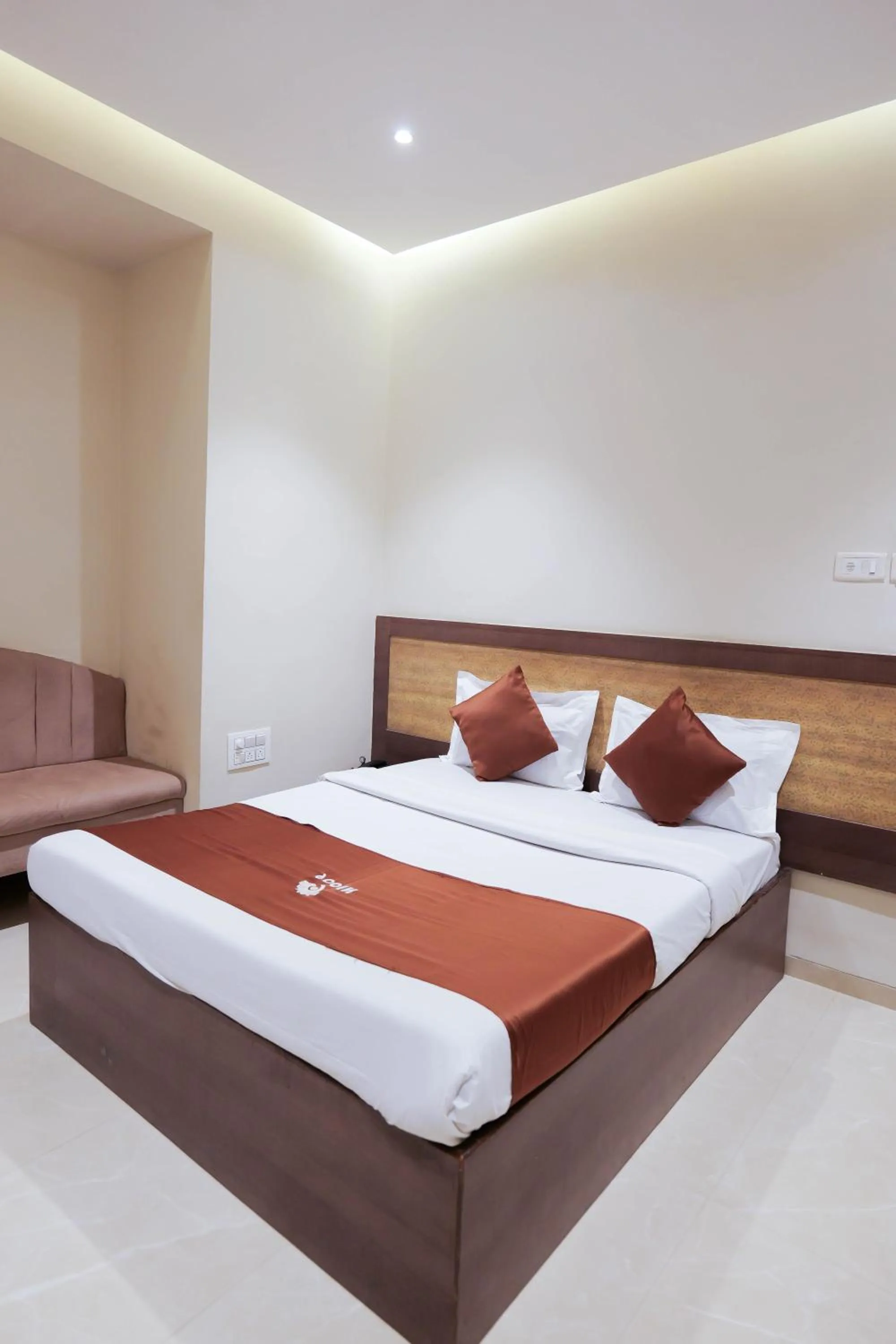 Bed in Hotel Laxmibai Palace- Only 300 miter from Sai Baba Temple!!!!