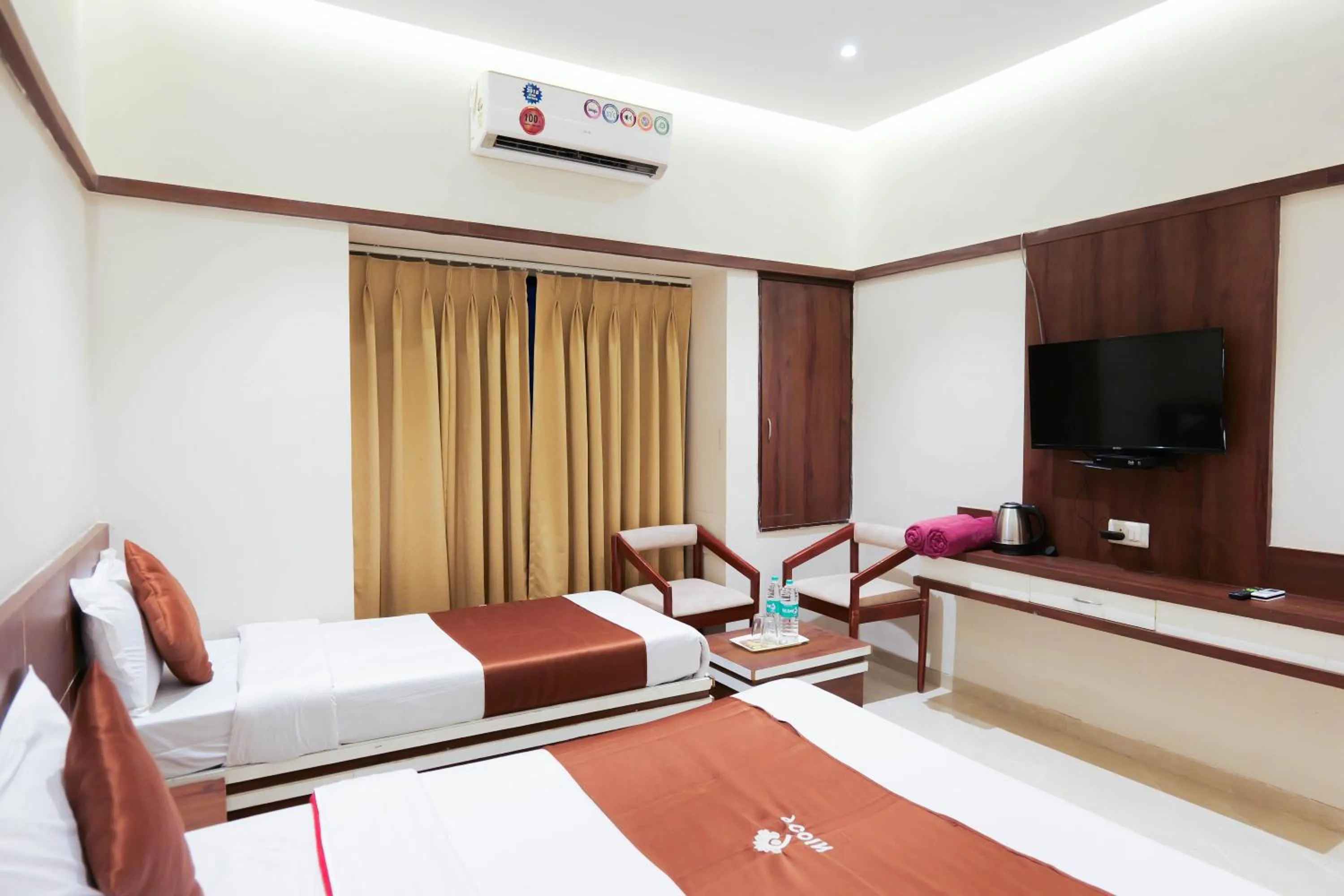 Bed in Hotel Laxmibai Palace- Only 300 miter from Sai Baba Temple!!!!