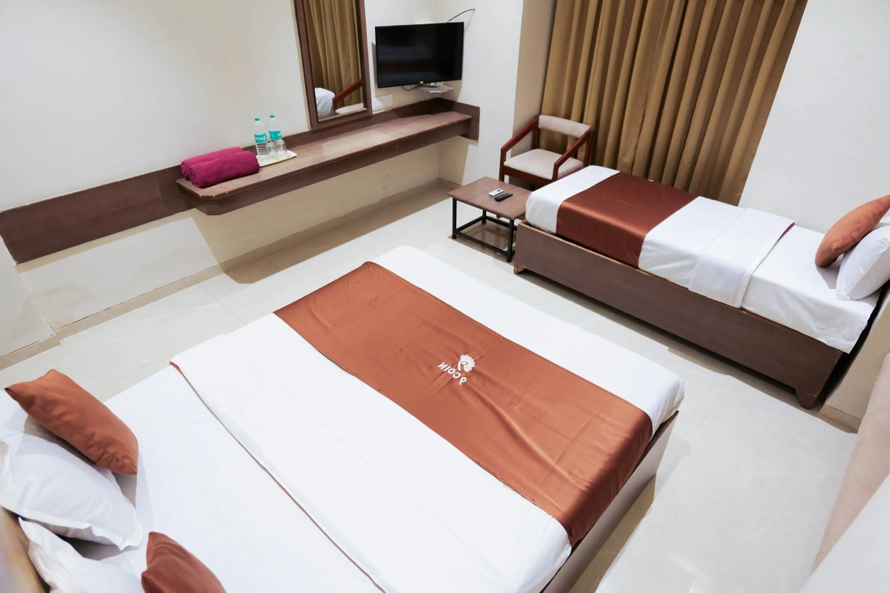 Bed in Hotel Laxmibai Palace- Only 300 miter from Sai Baba Temple!!!!