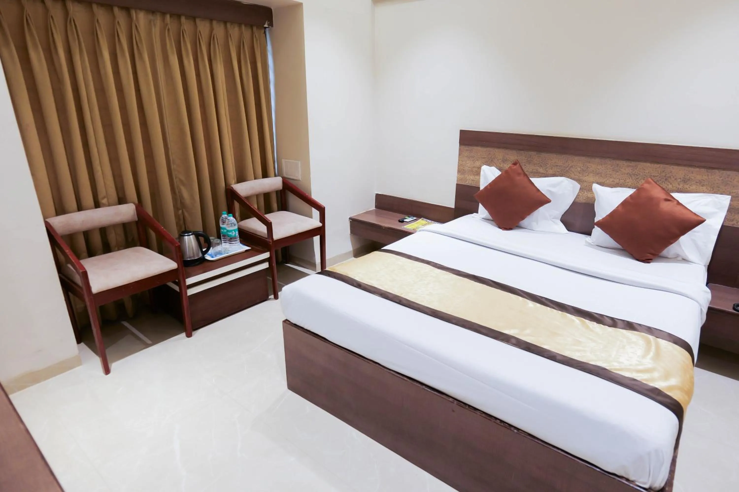 Bed in Hotel Laxmibai Palace- Only 300 miter from Sai Baba Temple!!!!